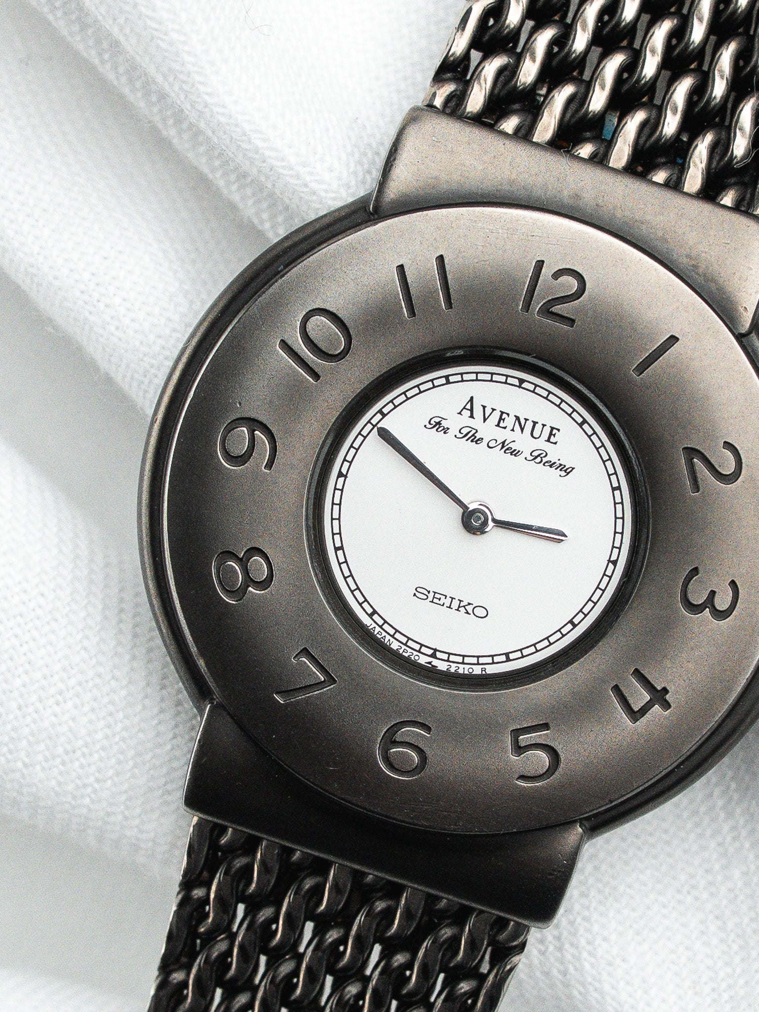 Seiko Avenue Watch 2P20-0560 — Lünette mit erhabenen Ziffern (1997) 