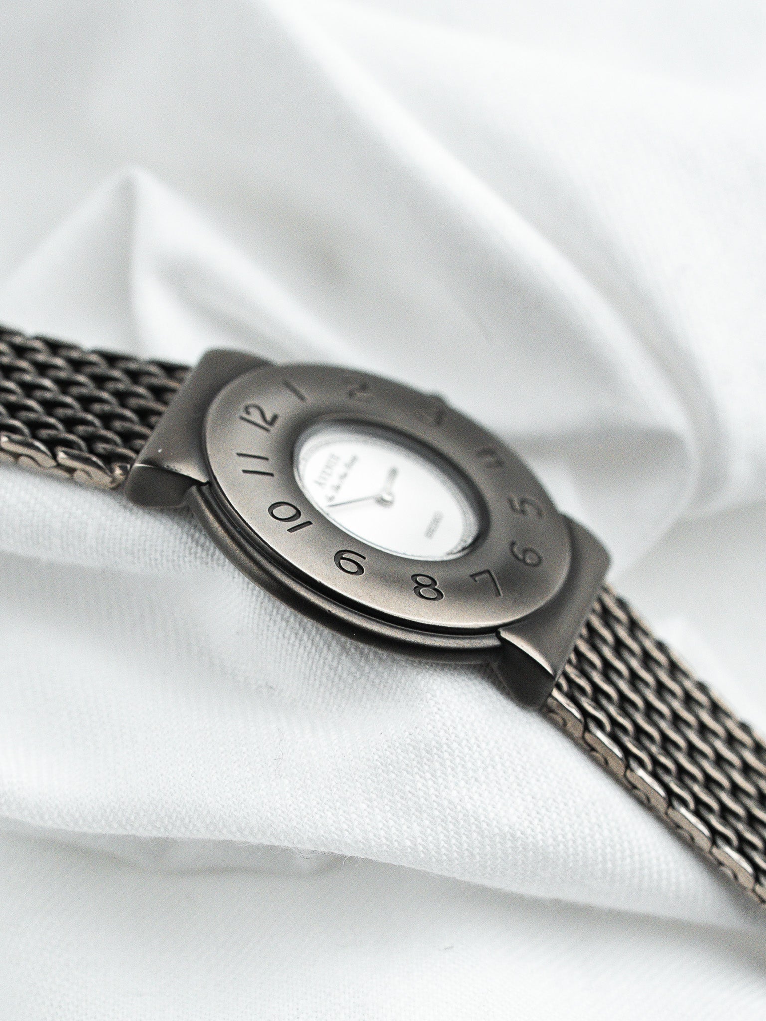 Seiko Avenue Watch 2P20-0560 — Lünette mit erhabenen Ziffern (1997) 