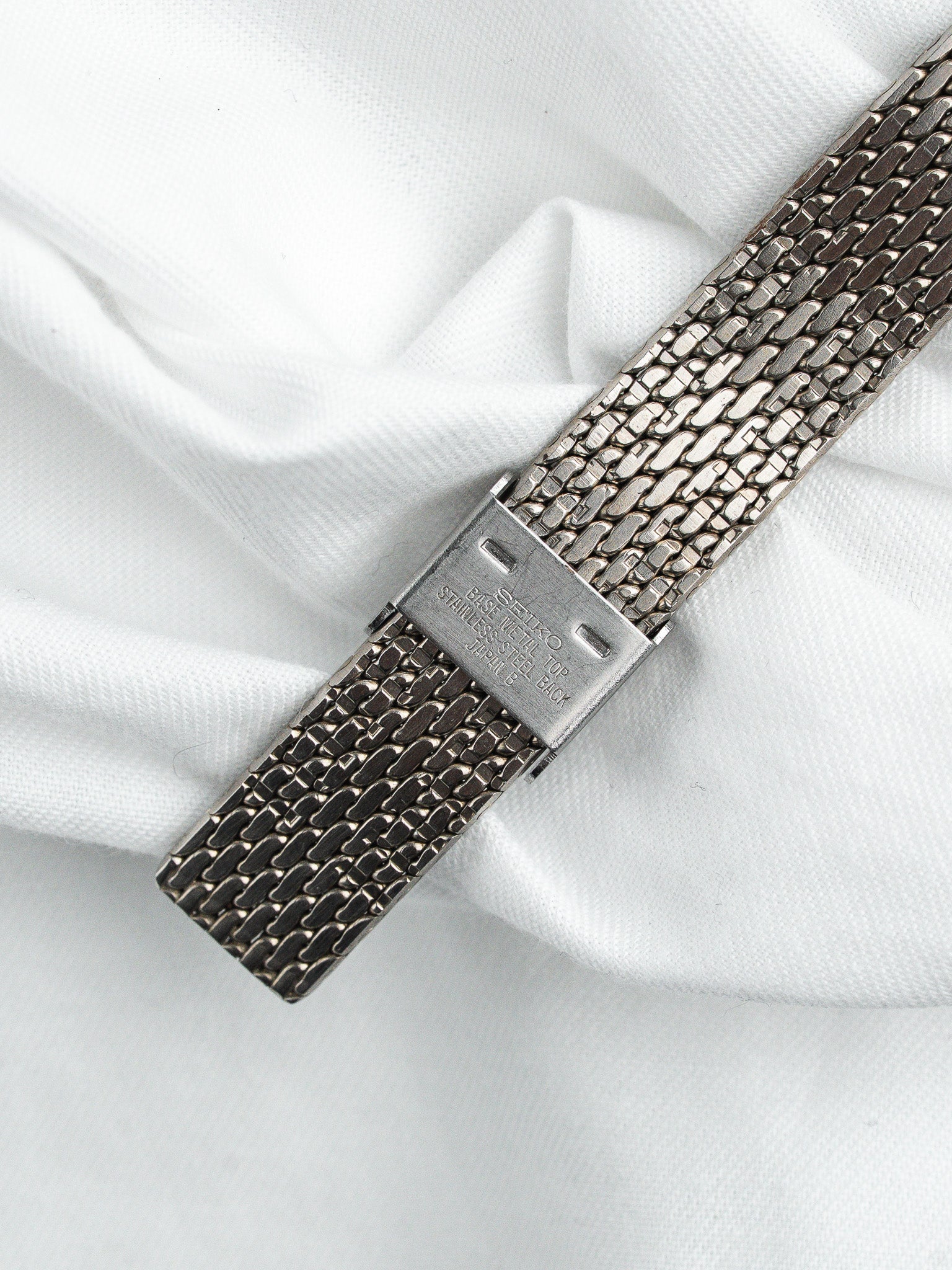 Seiko Avenue Watch 2P20-0560 — Lünette mit erhabenen Ziffern (1997) 
