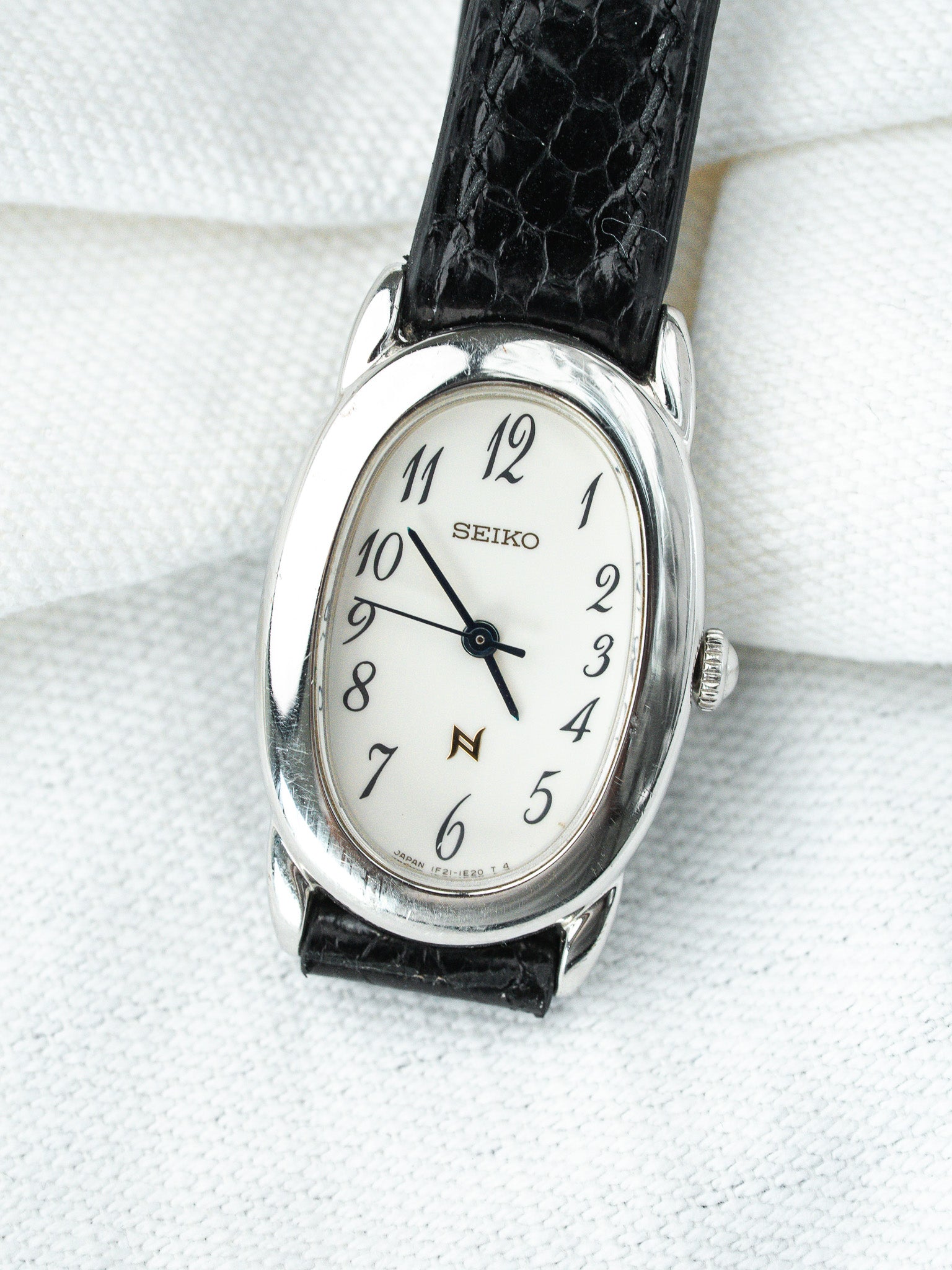 Montre Seiko Vintage - Baignoire Acier Cuir Noir 1F21-5B70 (2004) - Atelier Victor