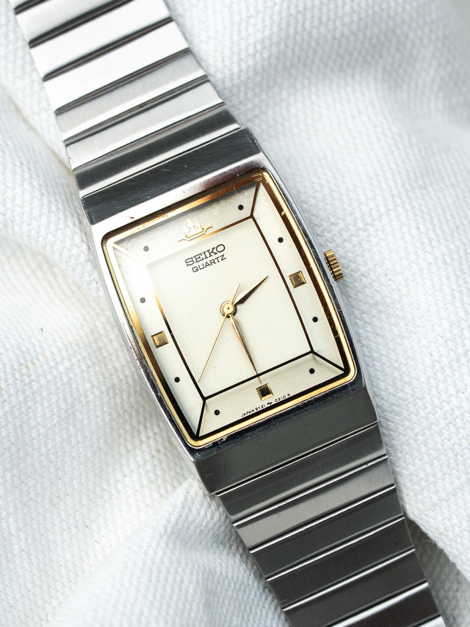 Montre Seiko Vintage - 8Y21-5080 Tonneau Acier Or Cadran Or (1989) - Atelier Victor