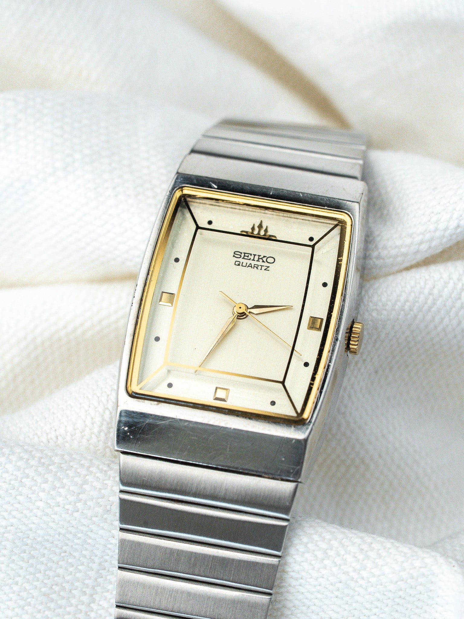 Montre Seiko Vintage - 8Y21-5080 Tonneau Acier Or Cadran Or (1989) - Atelier Victor