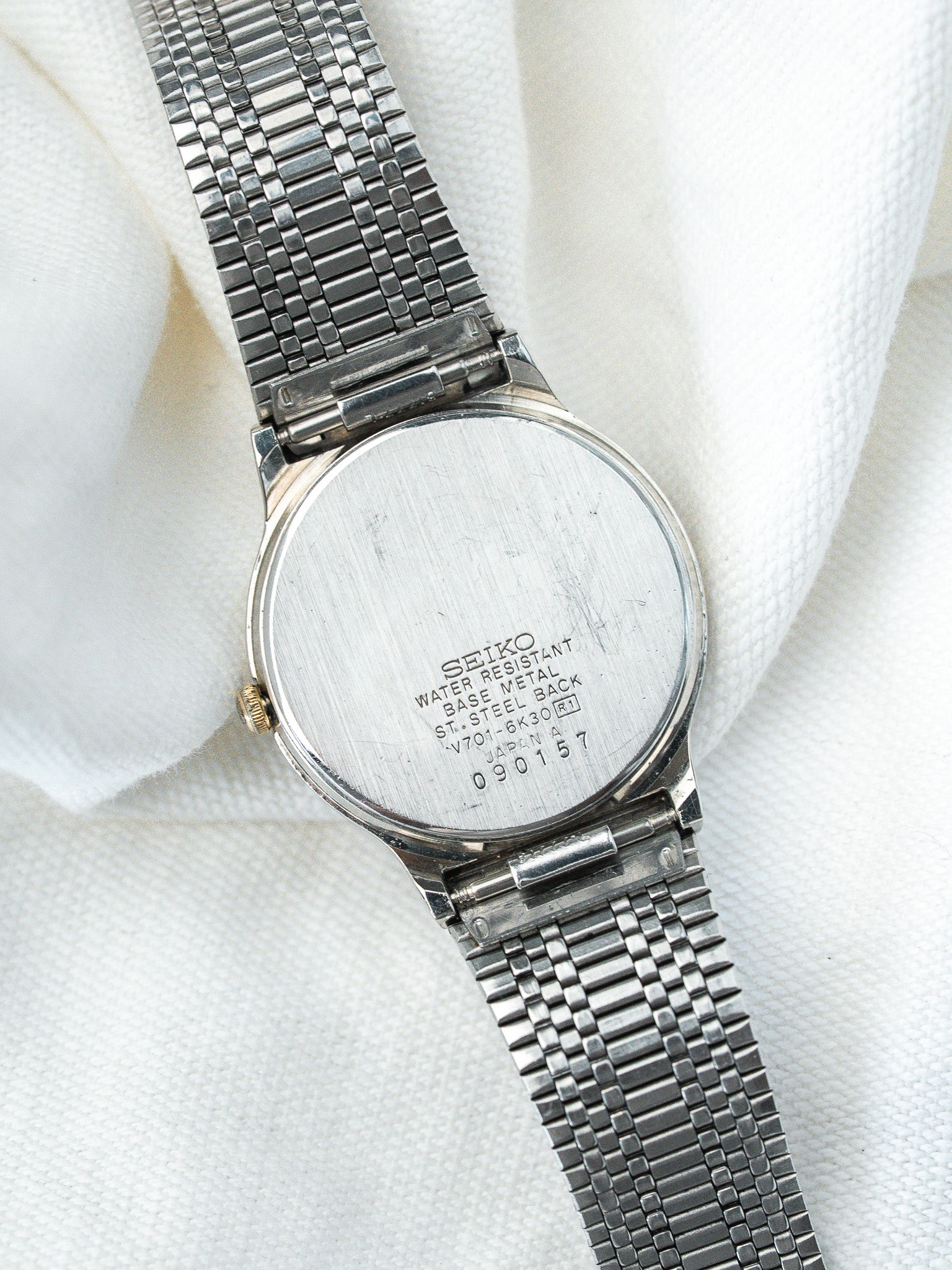 ساعة Seiko Galaxy فينتاج V701-6K90 — قرص غيوشيه أسود (1990) 
