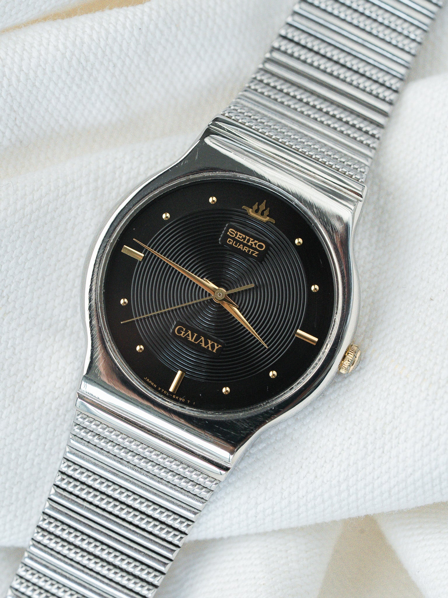 ساعة Seiko Galaxy فينتاج V701-6K90 — قرص غيوشيه أسود (1990) 