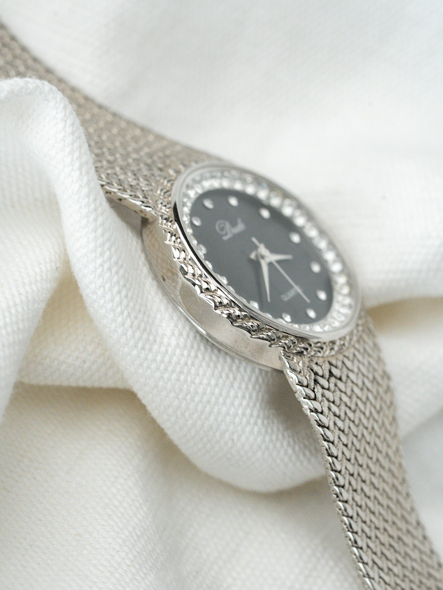 Montre Dude Vintage Quartz — Cadran Noir Zirconium et Maille Tressée (1990s)