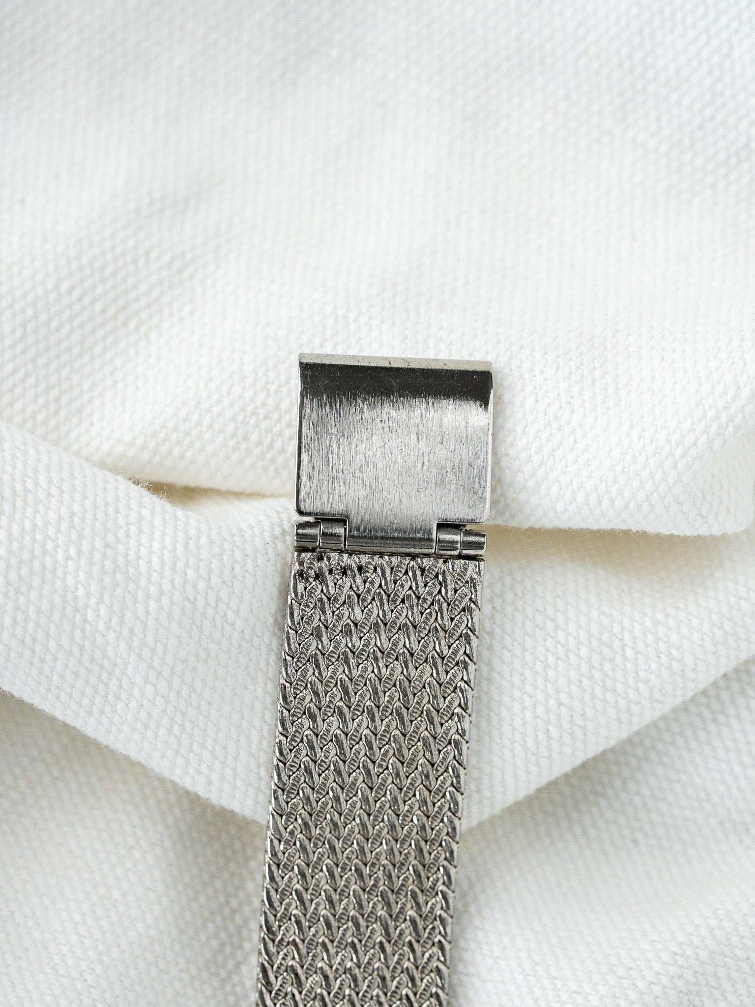 Montre Dude Vintage Quartz — Cadran Noir Zirconium et Maille Tressée (1990s)