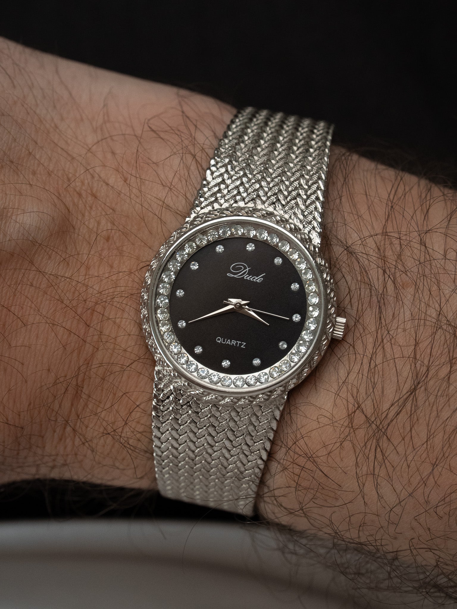 Montre Dude Vintage Quartz — Cadran Noir Zirconium et Maille Tressée (1990s)