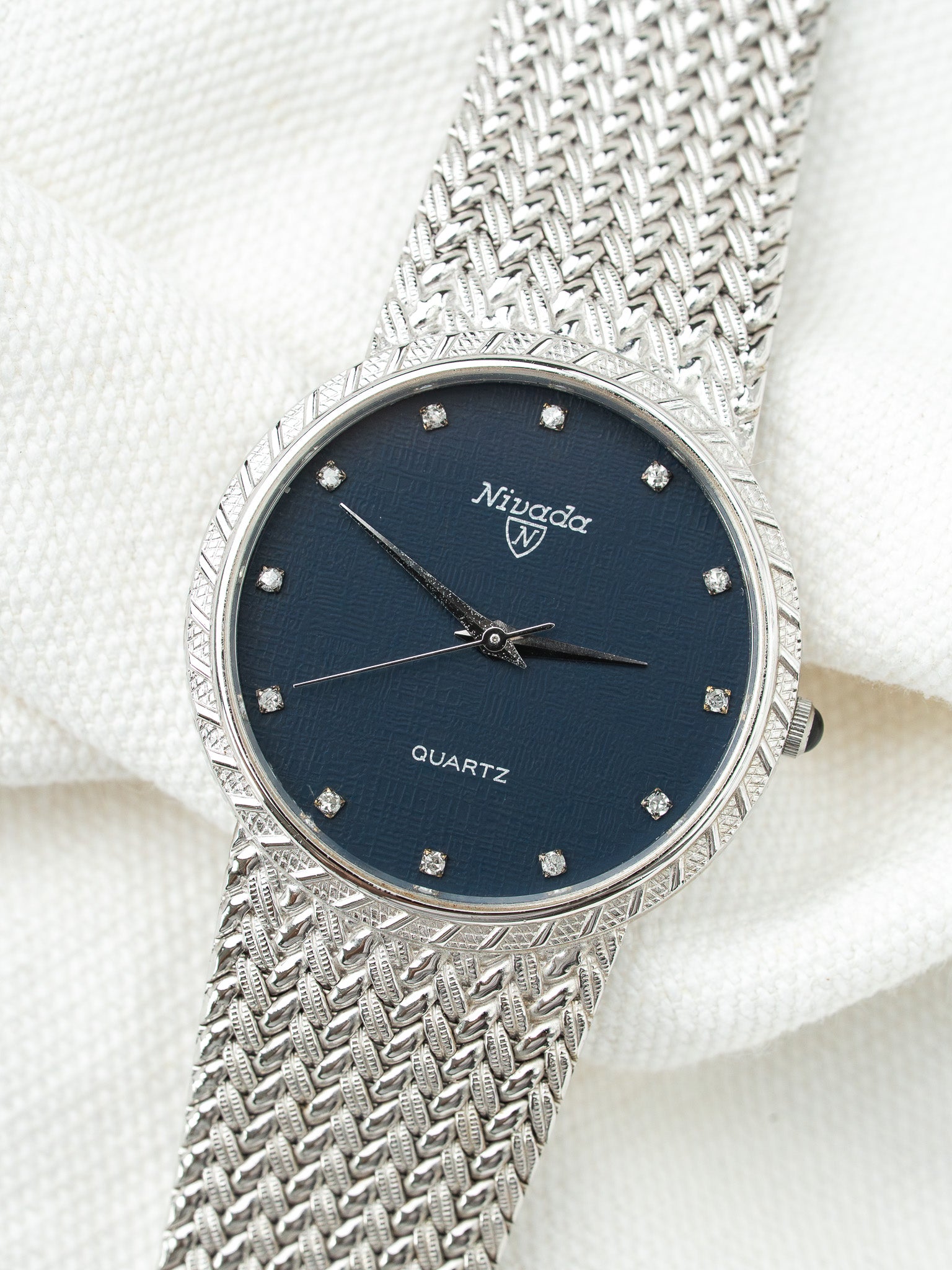 Montre Nivada Vintage Quartz — Cadran Bleu Lin et Maille Tressée (1990s)
