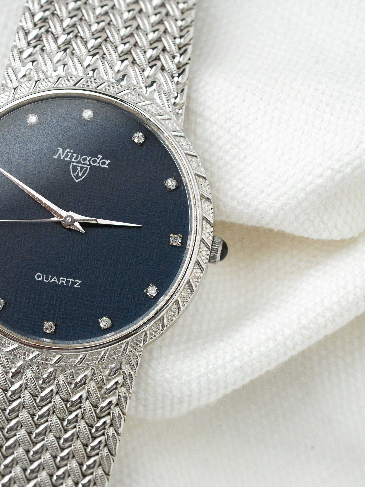 Montre Nivada Vintage Quartz — Cadran Bleu Lin et Maille Tressée (1990s)