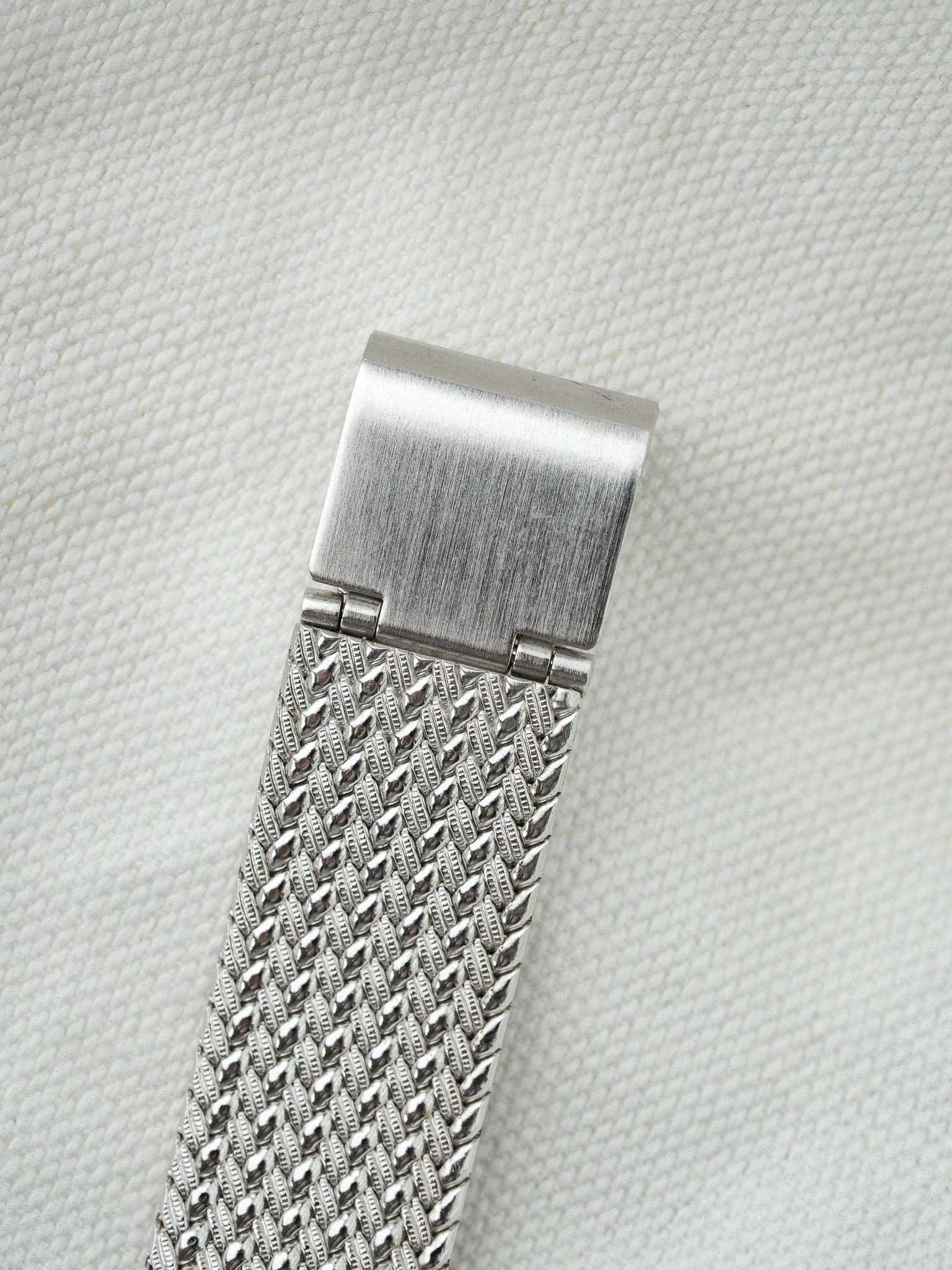Montre Nivada Vintage Quartz — Cadran Bleu Lin et Maille Tressée (1990s)