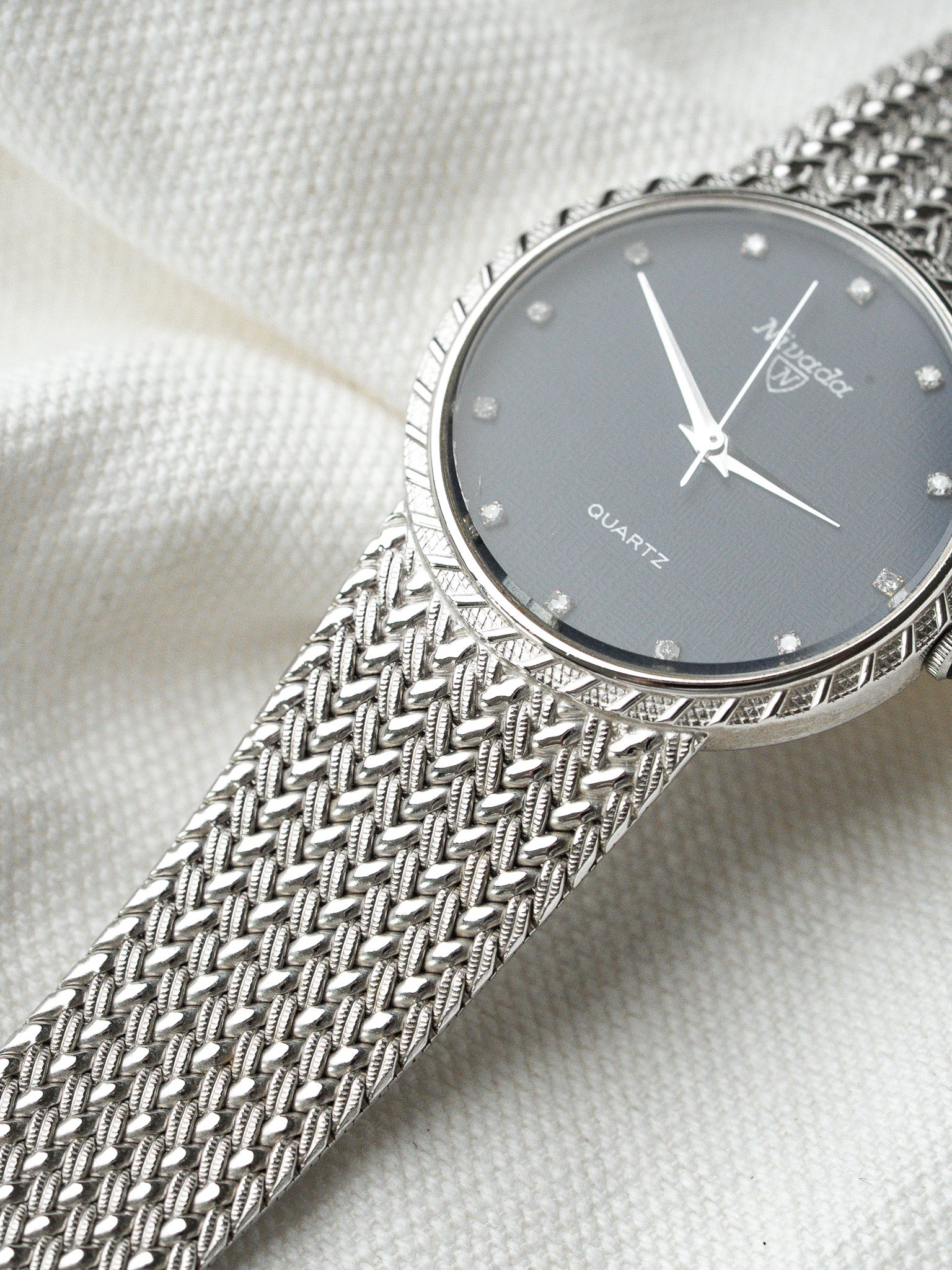 Montre Nivada Vintage Quartz — Cadran Bleu Lin et Maille Tressée (1990s)