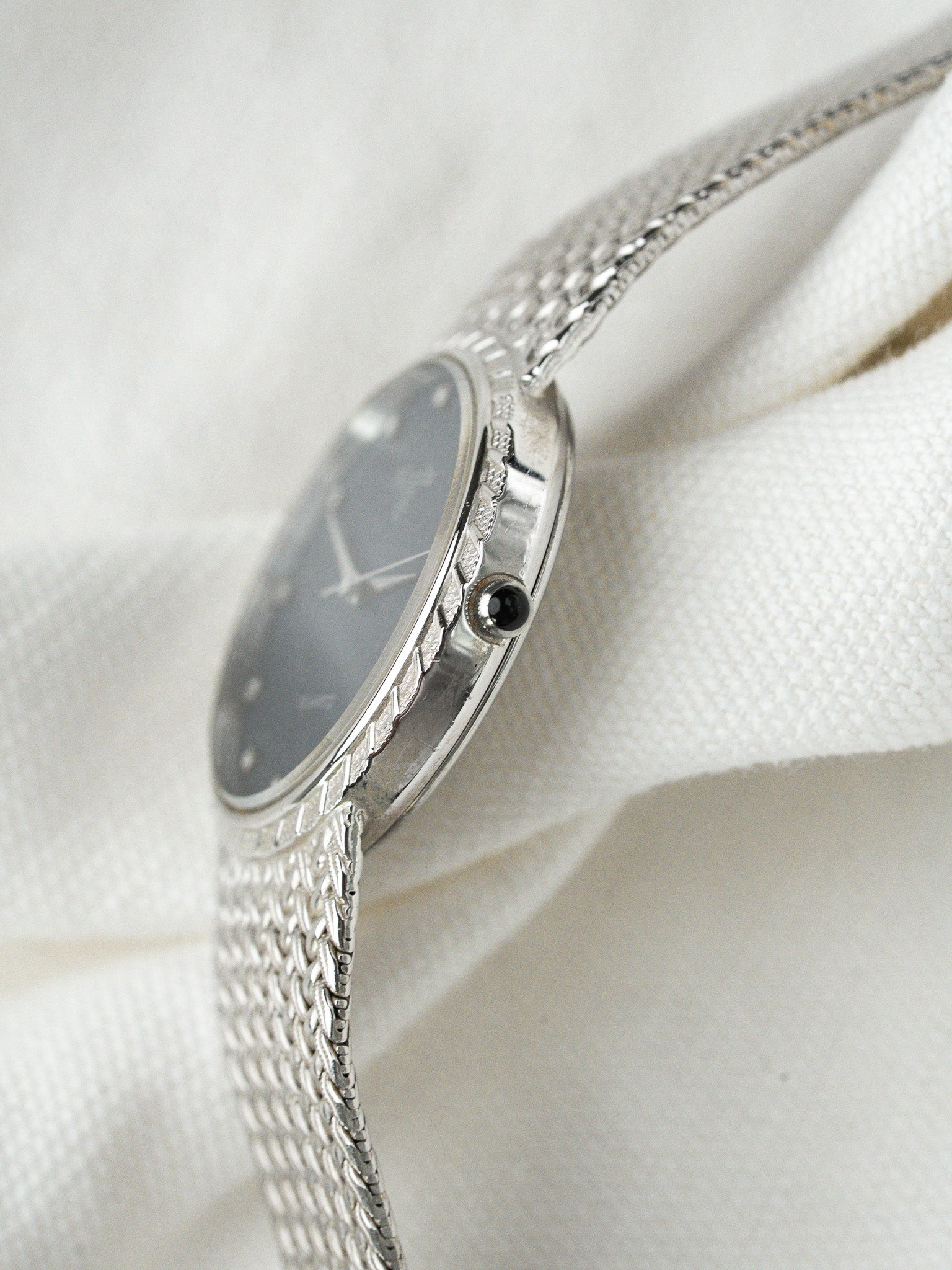 Montre Nivada Vintage Quartz — Cadran Bleu Lin et Maille Tressée (1990s)