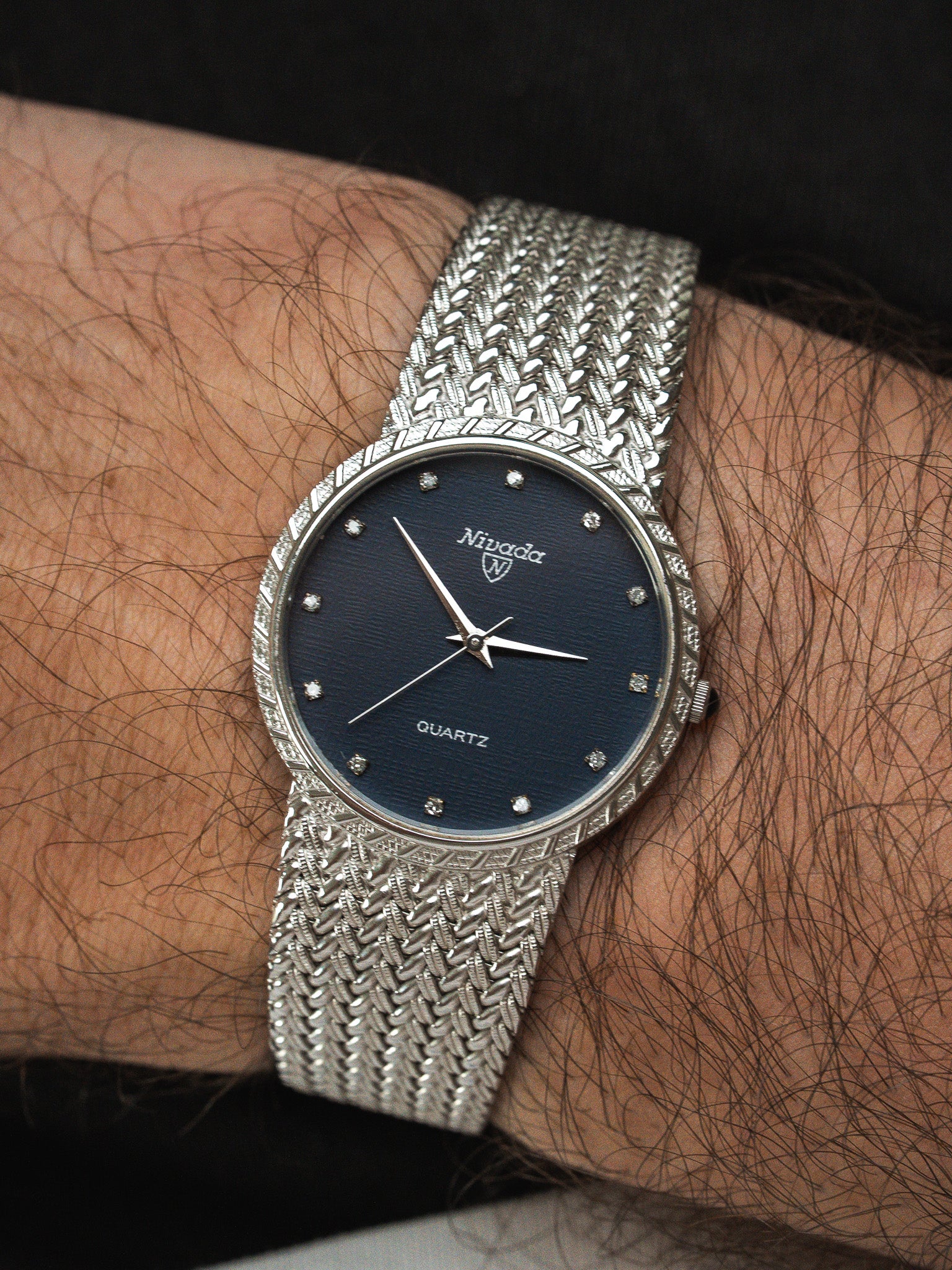 Montre Nivada Vintage Quartz — Cadran Bleu Lin et Maille Tressée (1990s)
