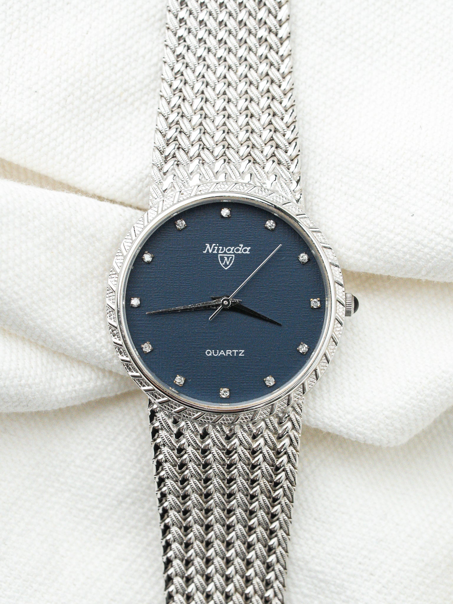 Montre Nivada Vintage Quartz — Cadran Bleu Lin et Maille Tressée (1990s)