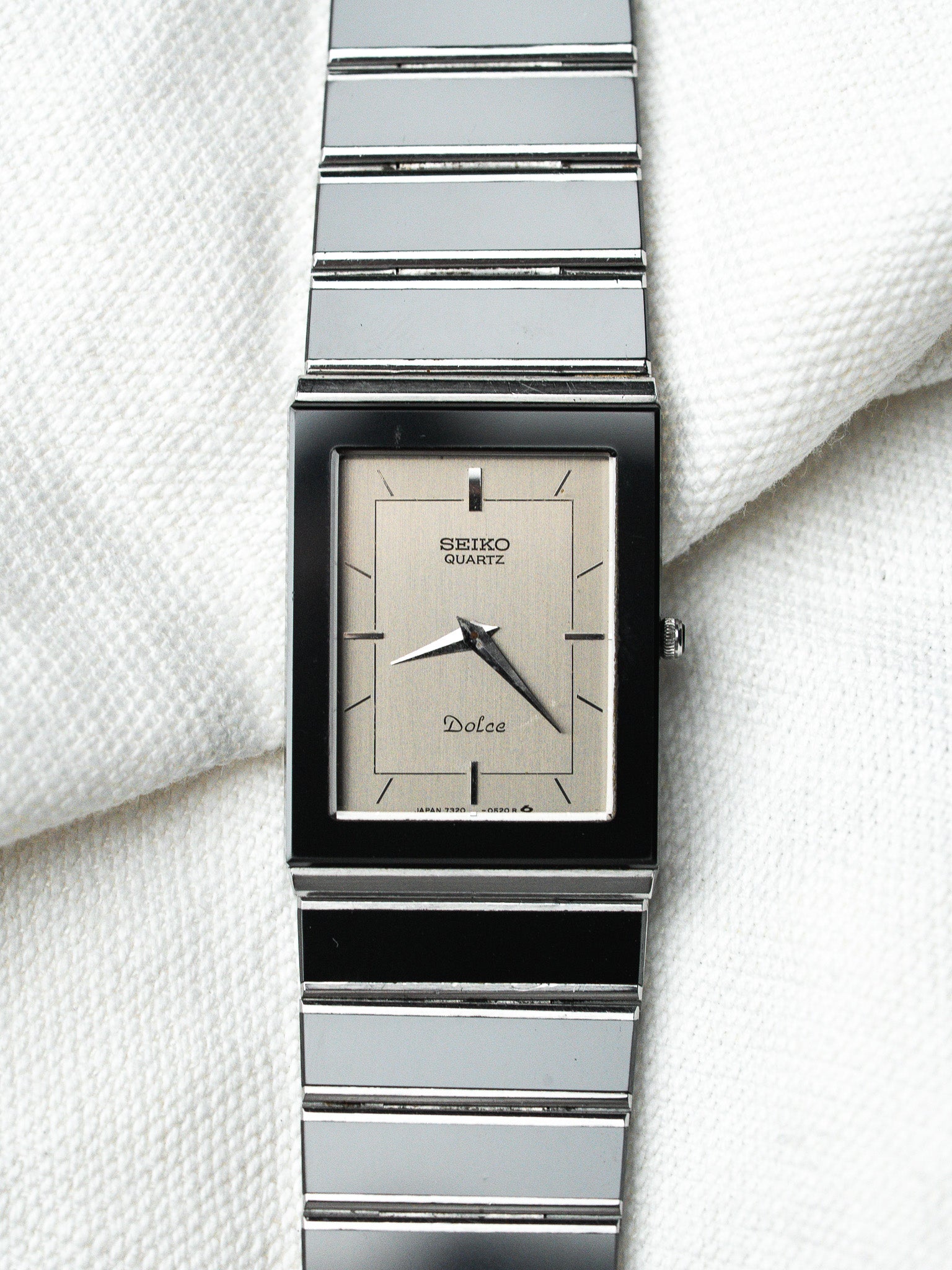 Montre Seiko Dolce Vintage 7320-5020 — Ultra-Plate Noir et Argent (1984)