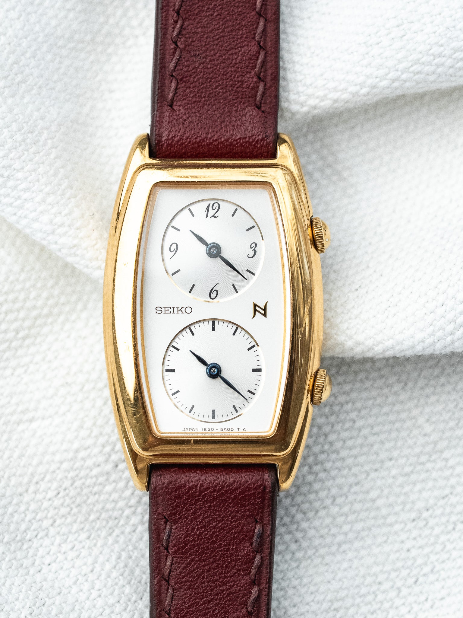 Orologio Seiko Dual Time Vintage placcato oro — Due fusi Tonneau rosso (2005) 