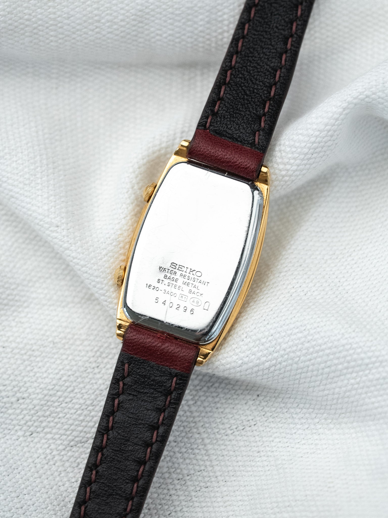Montre Seiko Dual Time Vintage Plaqué Or — Deux Fuseaux Tonneau Rouge (2005)