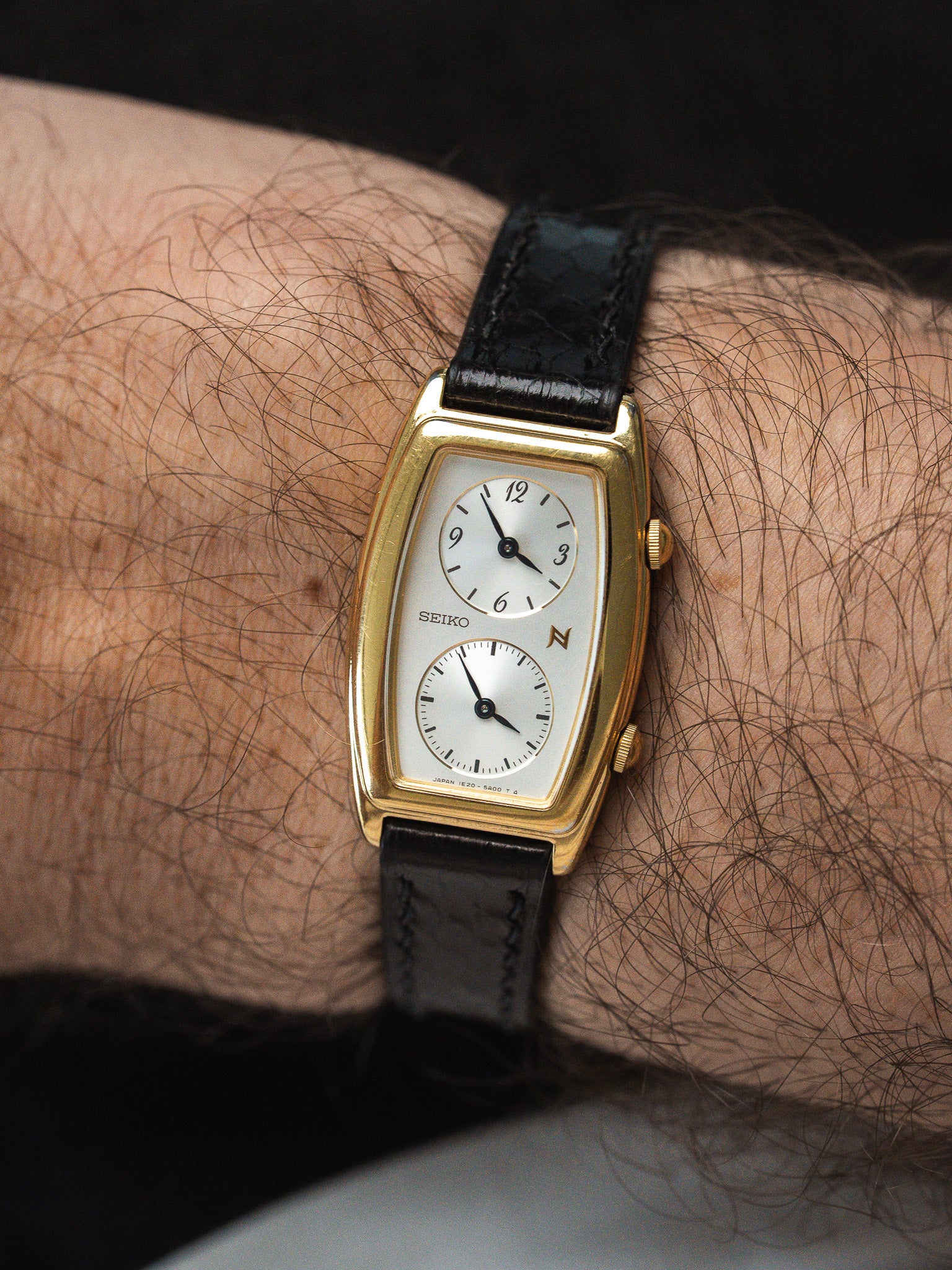 Orologio Seiko Dual Time Vintage placcato oro — Due fusi orari Tonneau nero (2005) 