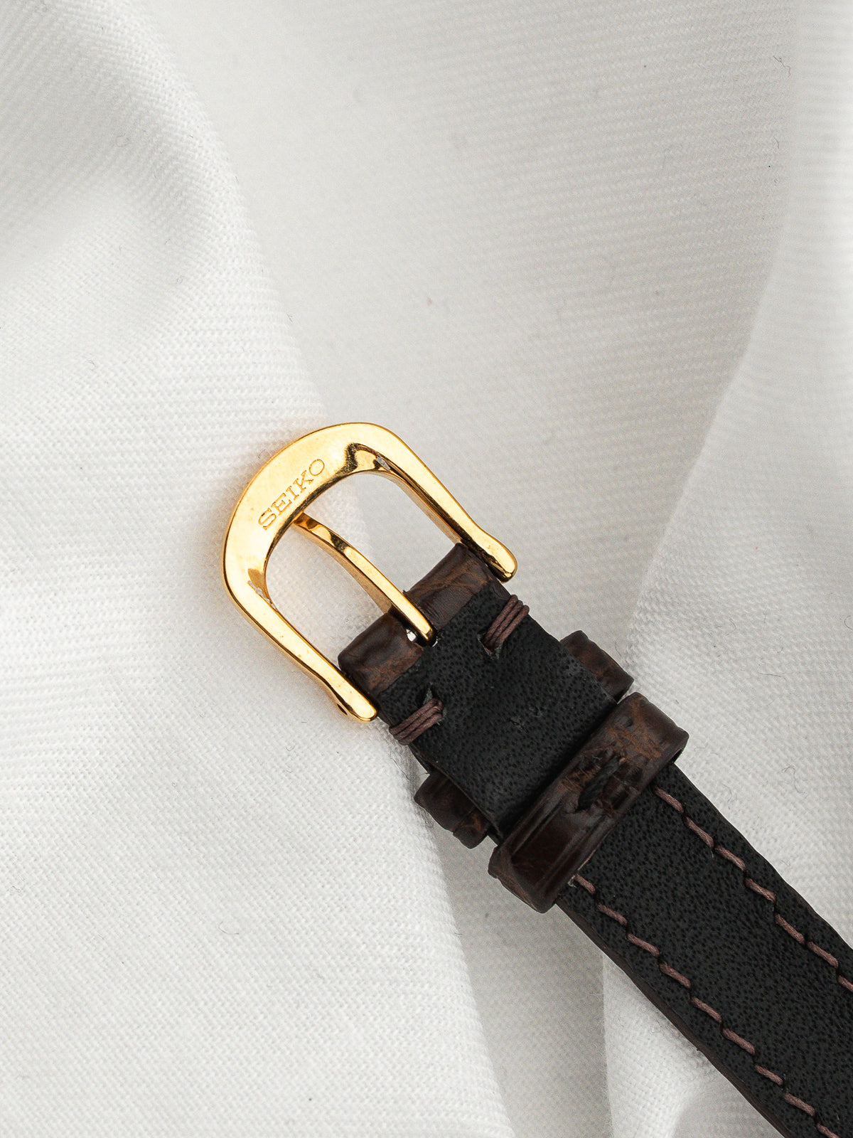 Lunette polie et cornes facettées - Montre Seiko Noie 1F21-5B70 - Atelier Victor