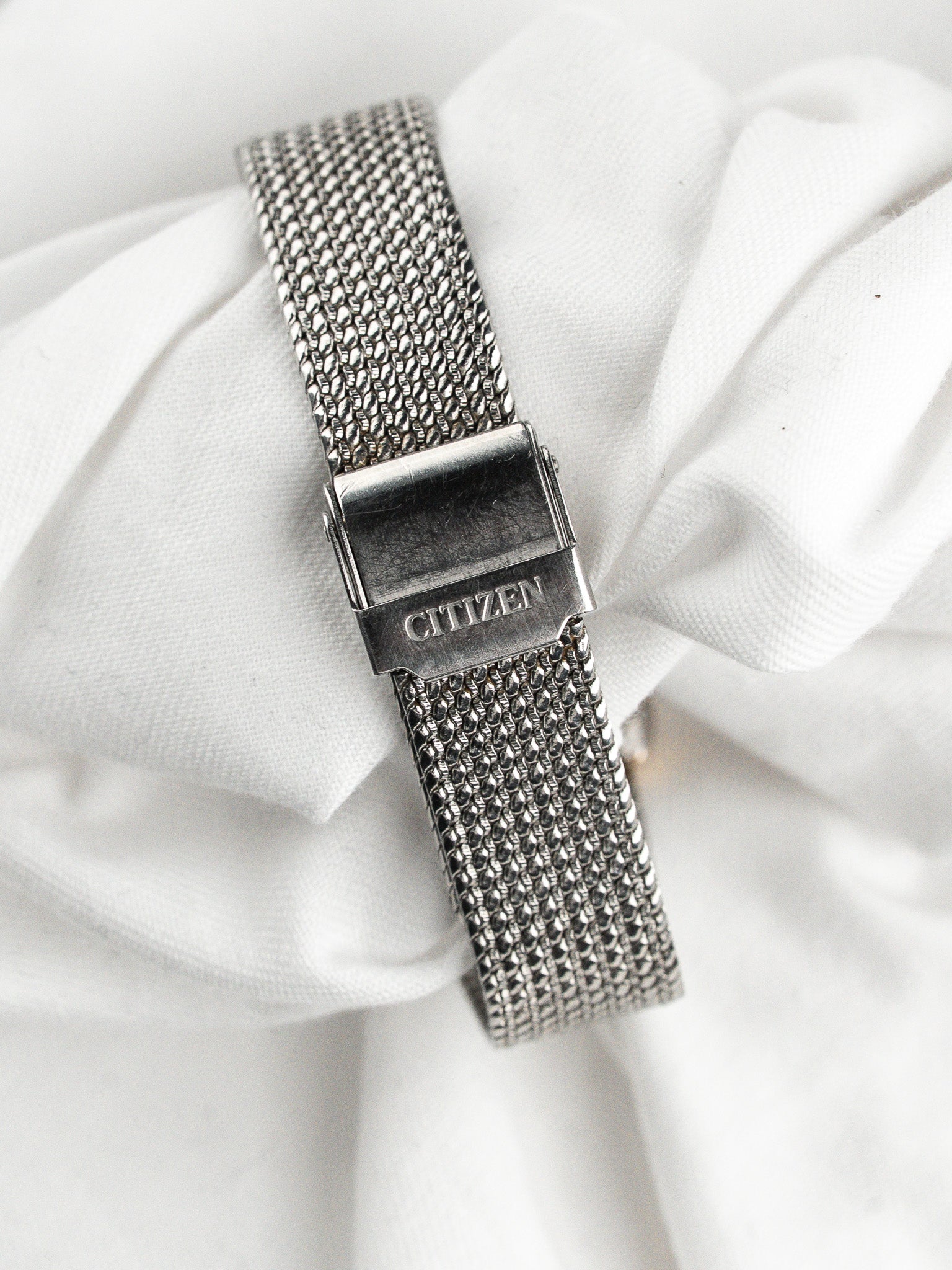Vintage Citizen Quartz Two Tone Watch | Stainless Steel | Classic Vintage Citizen Day-Date Two-Tone Watch Fluted Bezel  main image 3