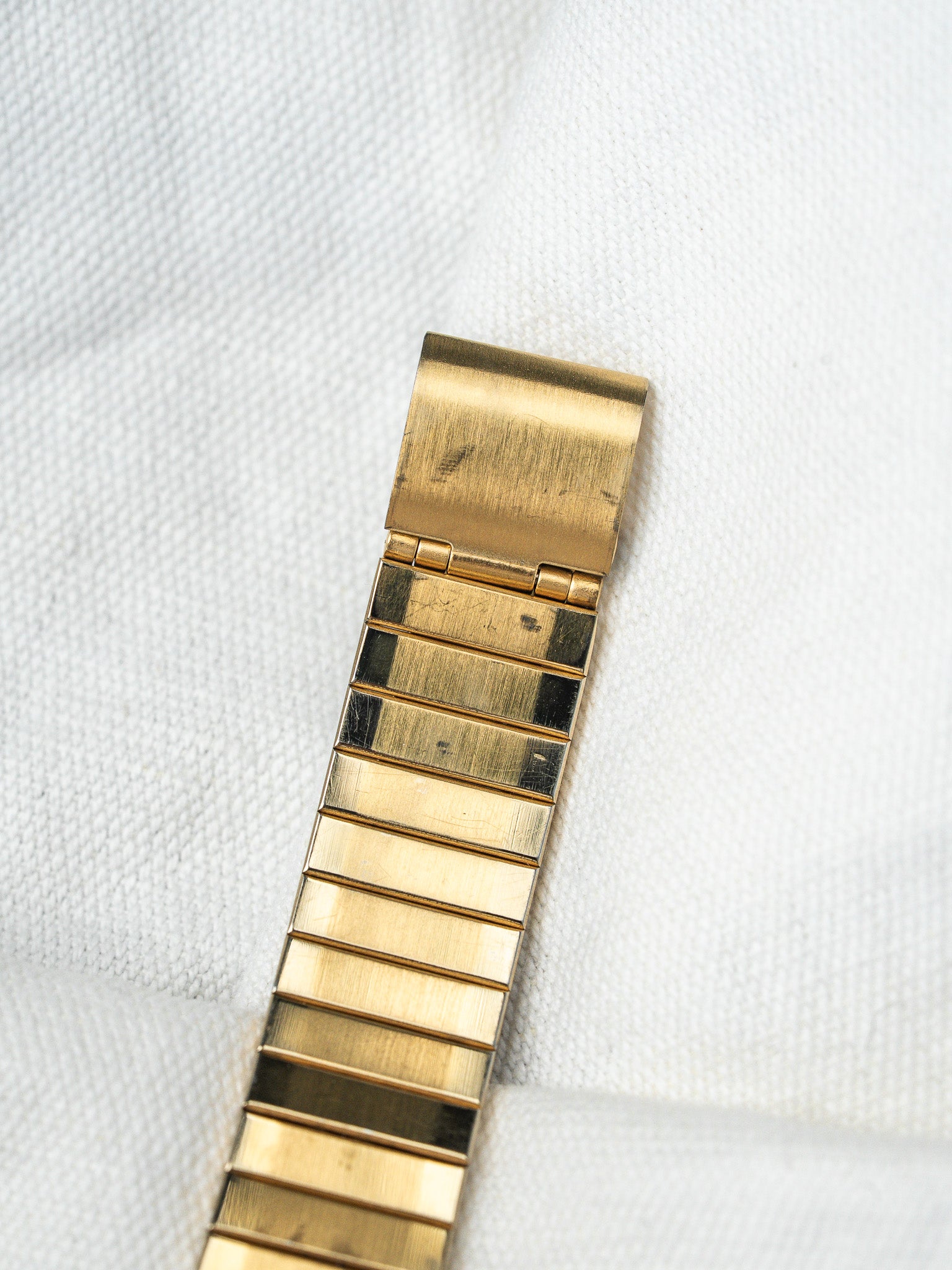 Vintage Citizen Quartz Gold-Plated Watch — Two-Tone Golden Dial (1986) 