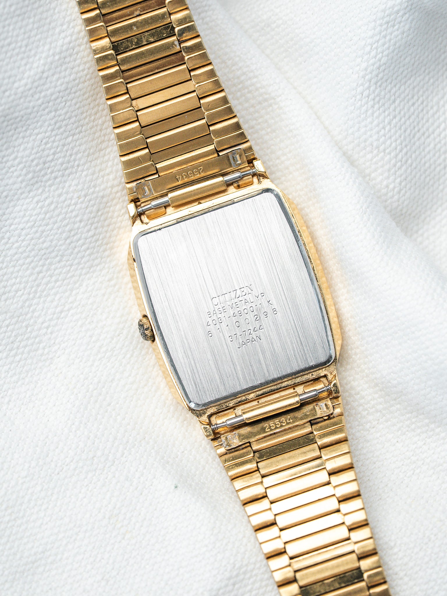 Vintage Citizen Quartz Gold-Plated Watch — Two-Tone Golden Dial (1986) 