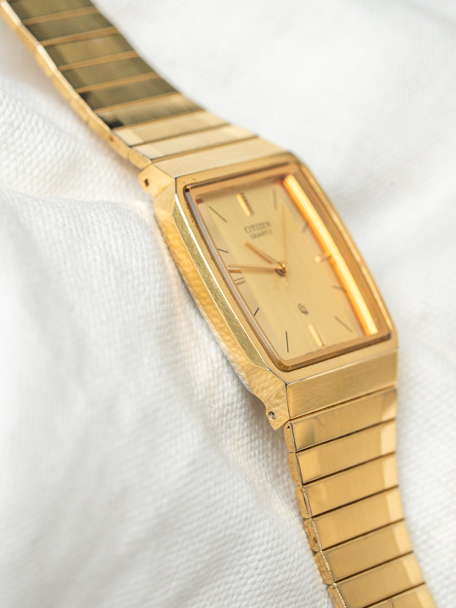 Vintage Citizen Quartz Gold-Plated Watch — Two-Tone Golden Dial (1986) 