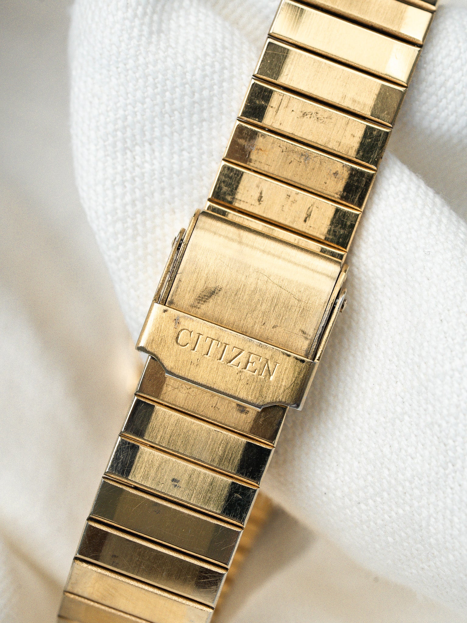 Vintage Citizen Quartz Gold-Plated Watch — Two-Tone Golden Dial (1986) 