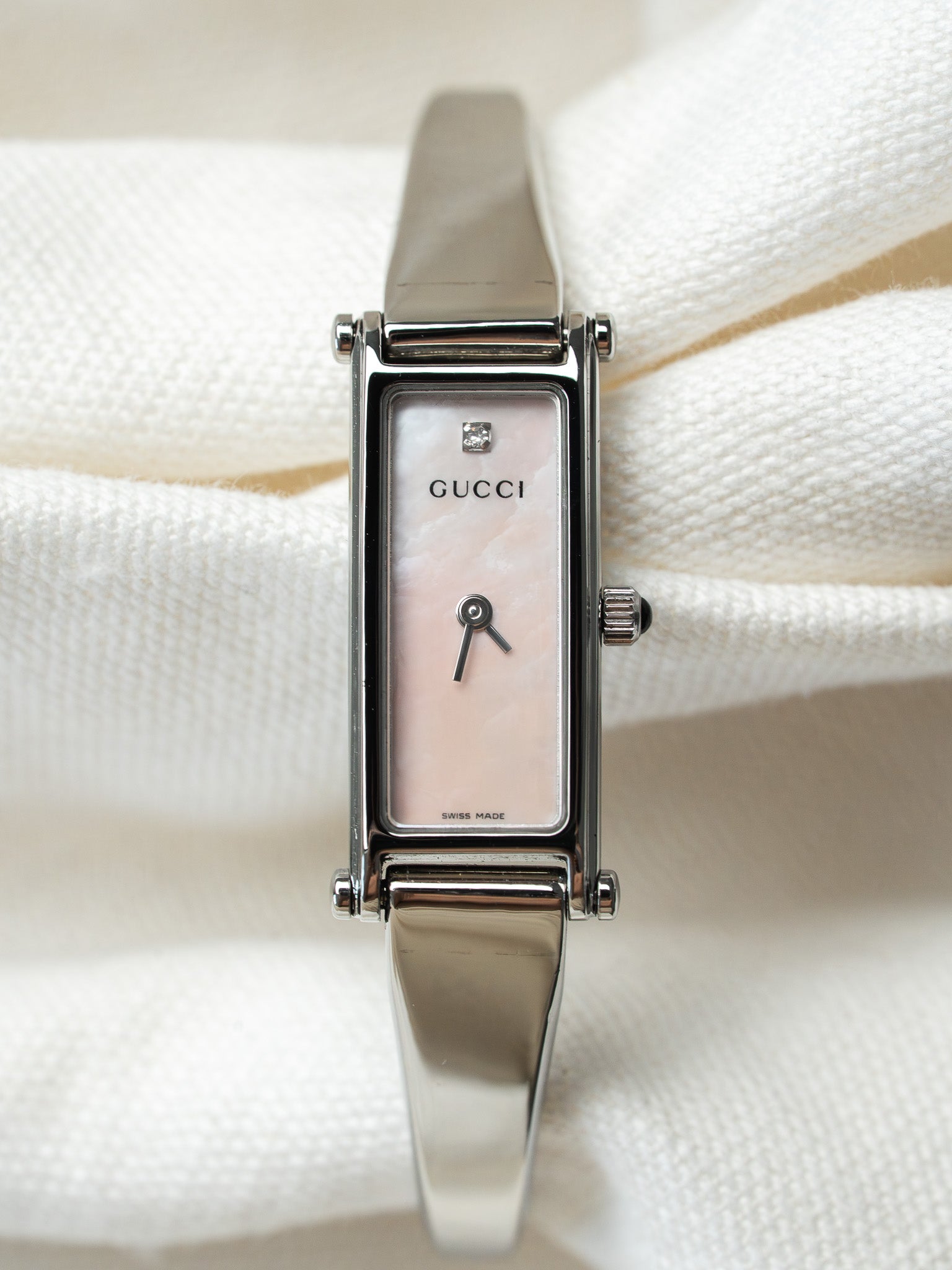 Gucci - Tank سوار Jonc من الفولاذ مع ميناء من عرق اللؤلؤ الوردي الفاتح - 1990s 