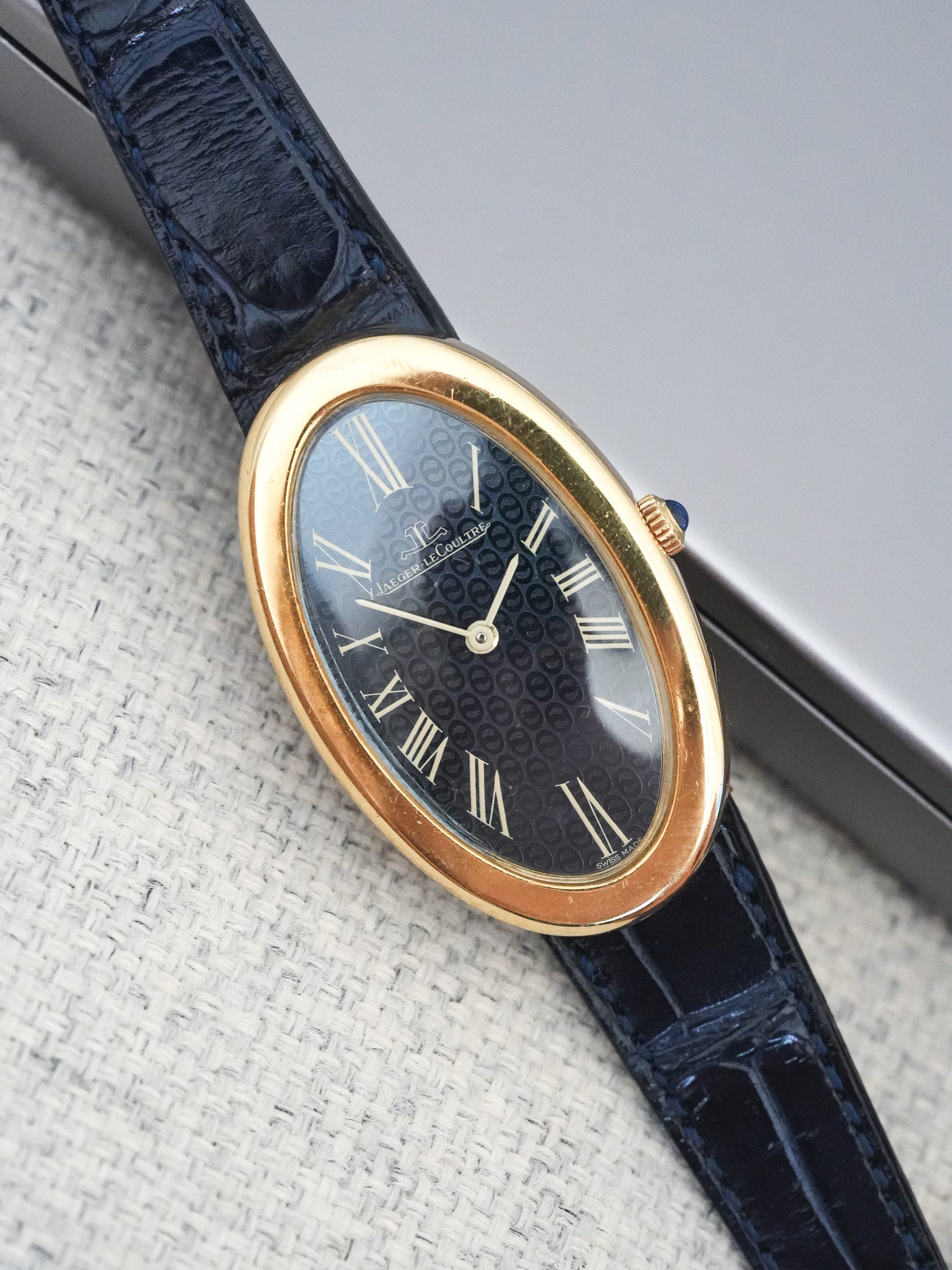 Jaeger-LeCoultre - 9113 Gold 18k Tapestry Blue Bathtub - 1970s 