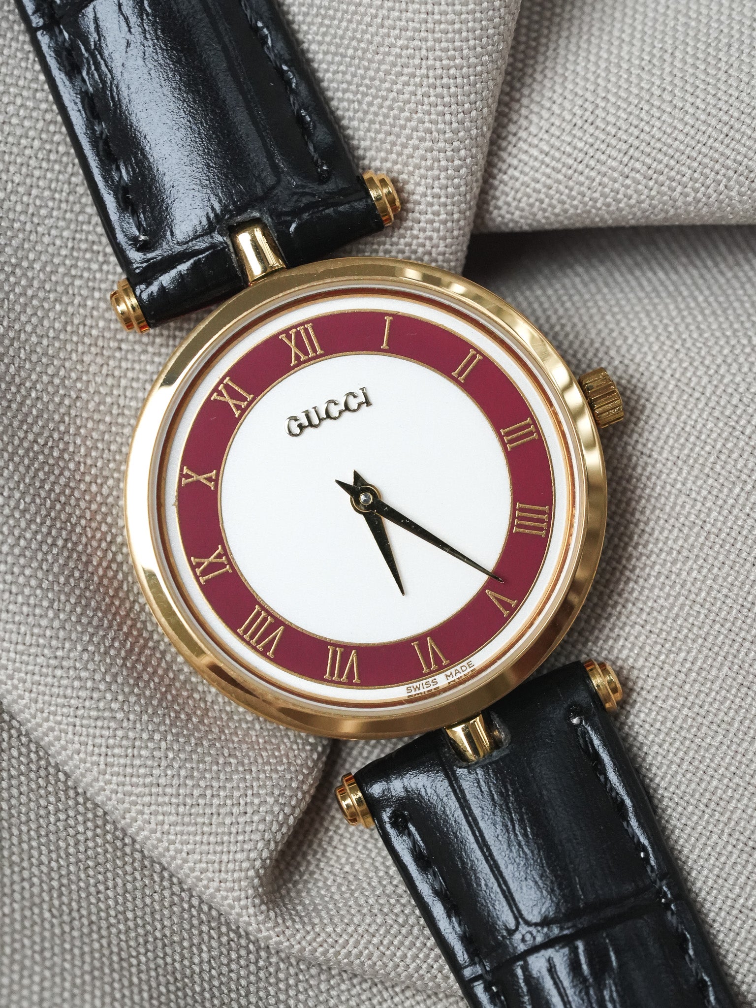 Gucci - Ronde Or et rouge boitier laque rouge Gucci - 1990s