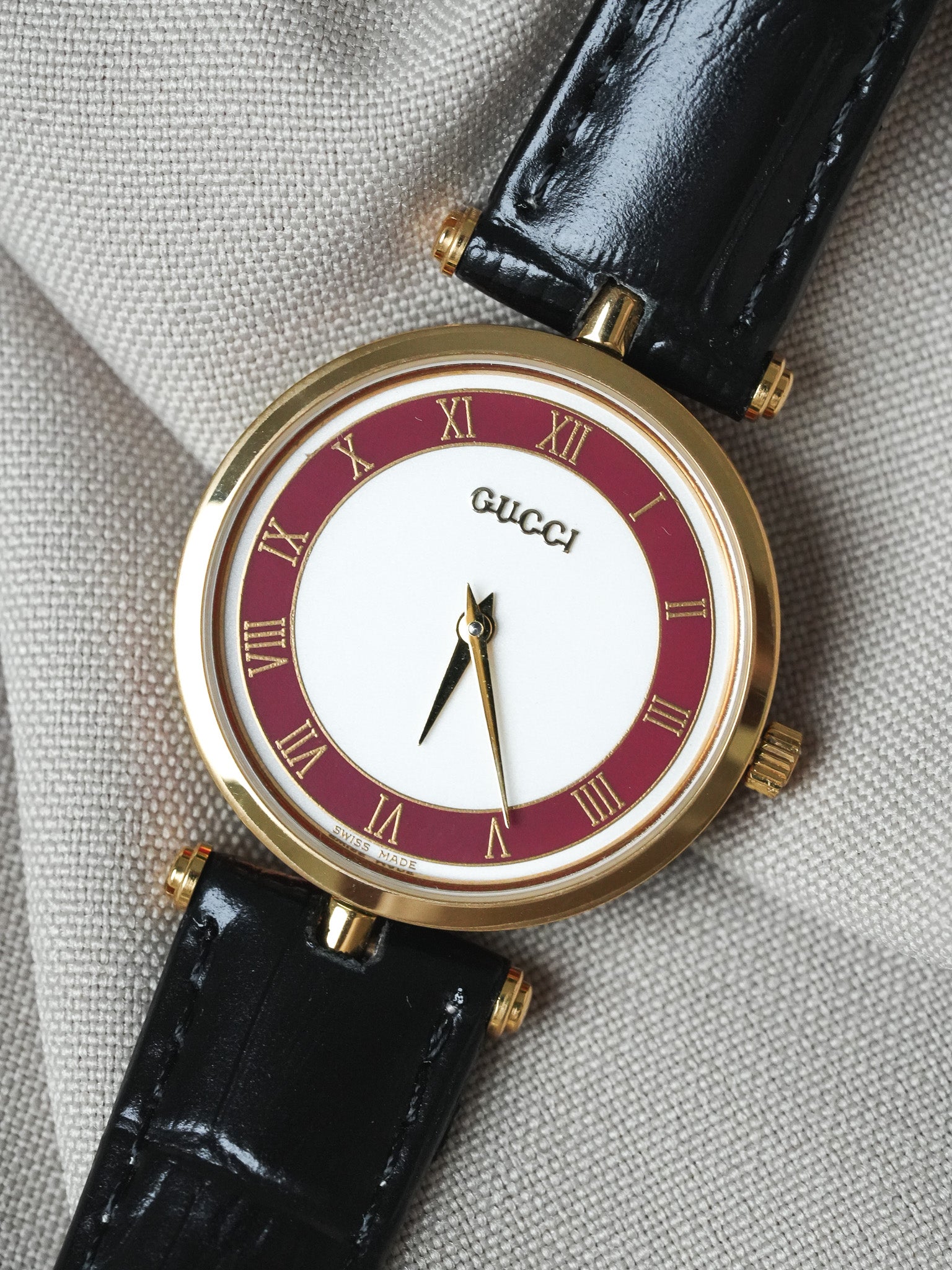Gucci - Ronde Or et rouge boitier laque rouge Gucci - 1990s
