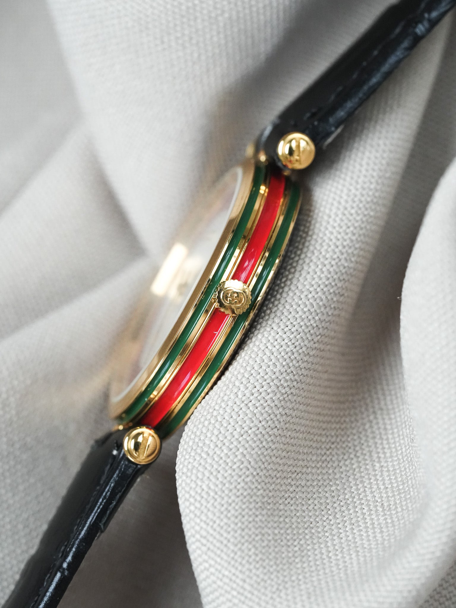 Gucci - Ronde Or et rouge boitier laque rouge Gucci - 1990s