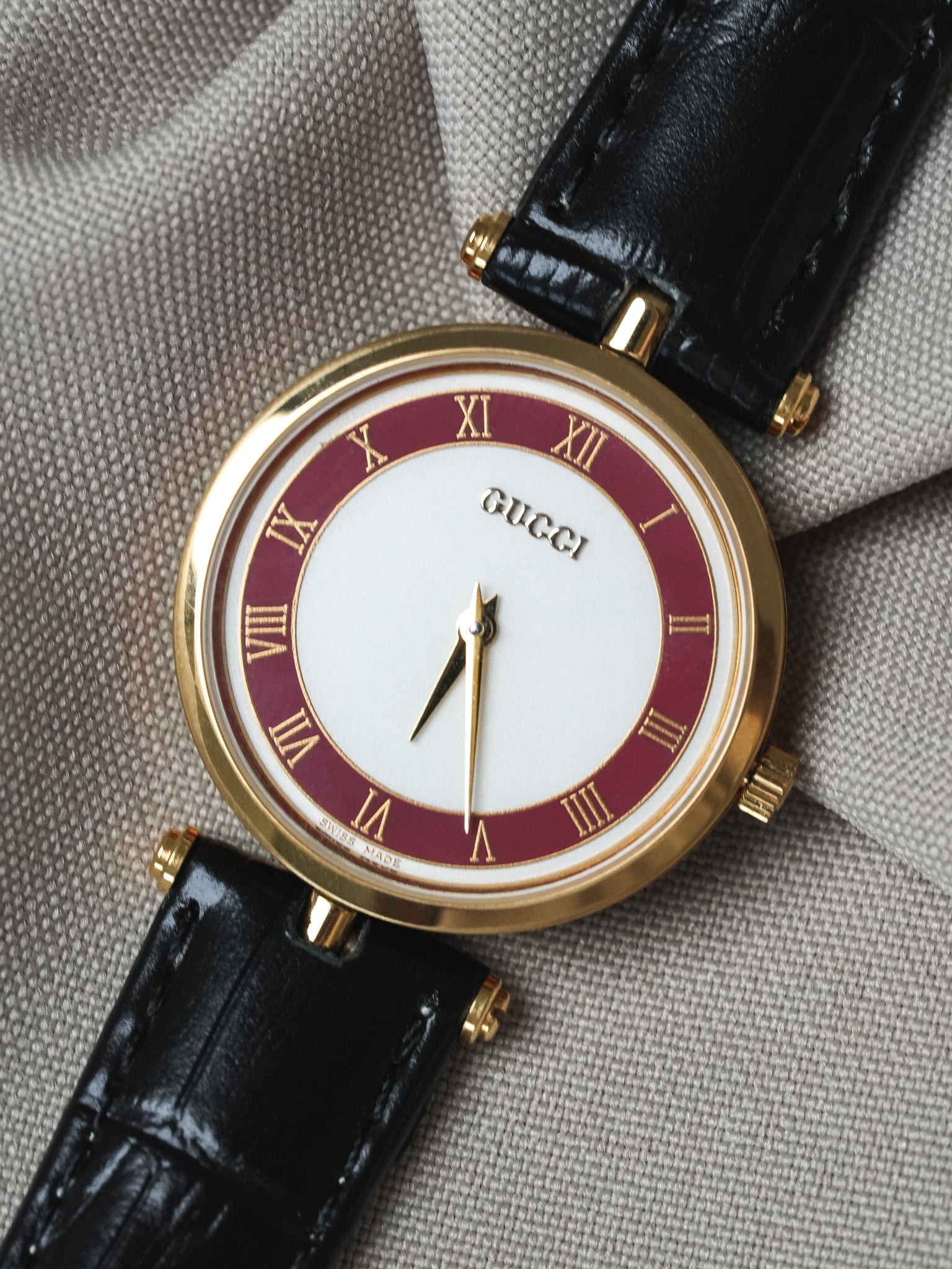 Gucci - Ronde Or et rouge boitier laque rouge Gucci - 1990s