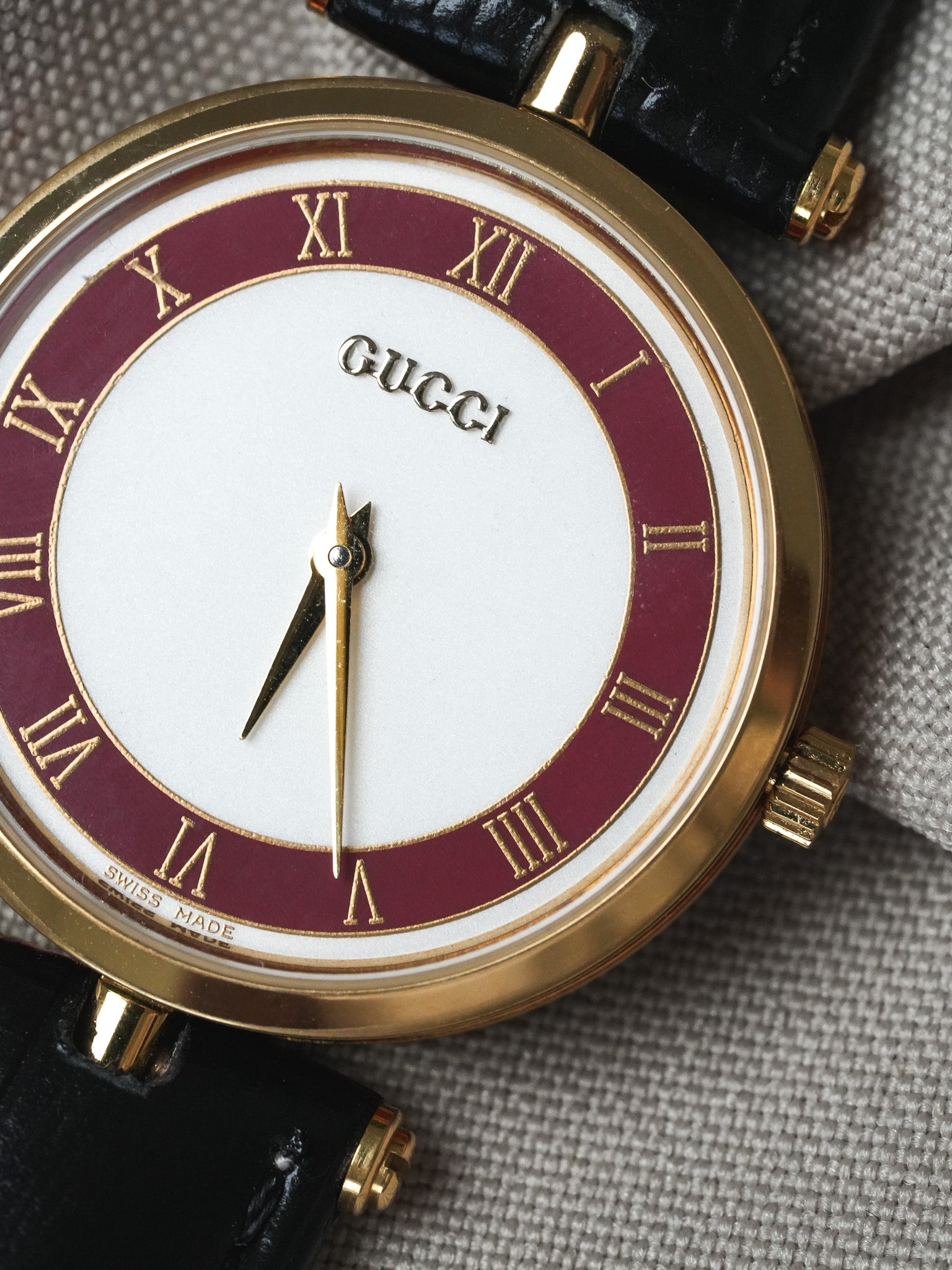 Gucci - Ronde Or et rouge boitier laque rouge Gucci - 1990s