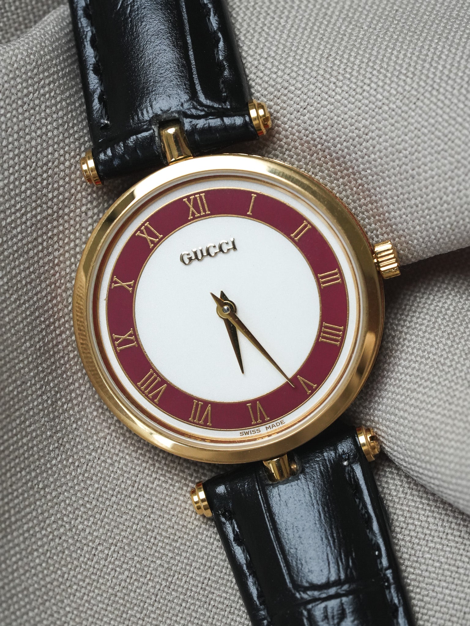 Gucci - Ronde Or et rouge boitier laque rouge Gucci - 1990s