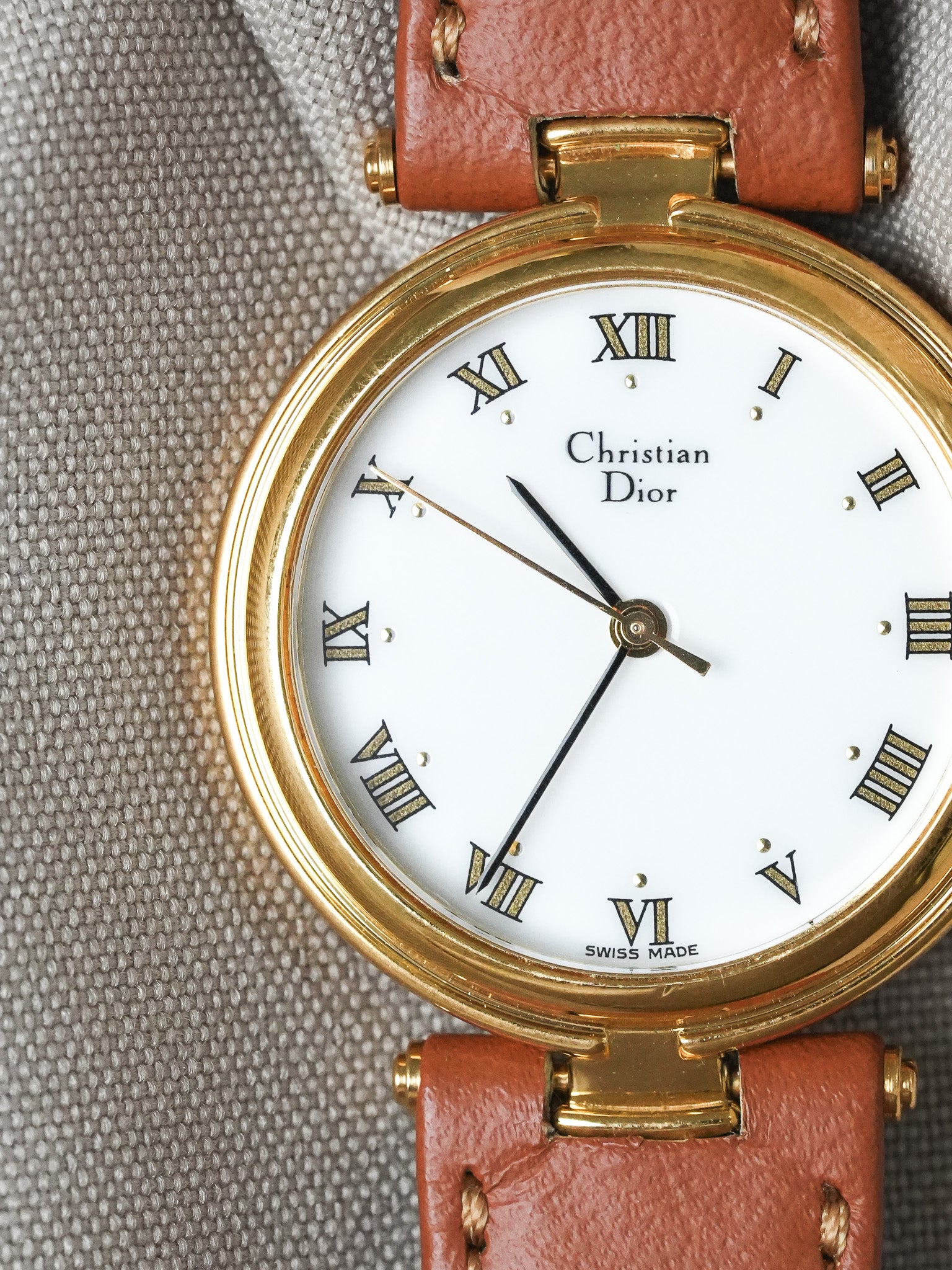 Christian Dior - Ronde cornes centrales cadran blanc - 1990s