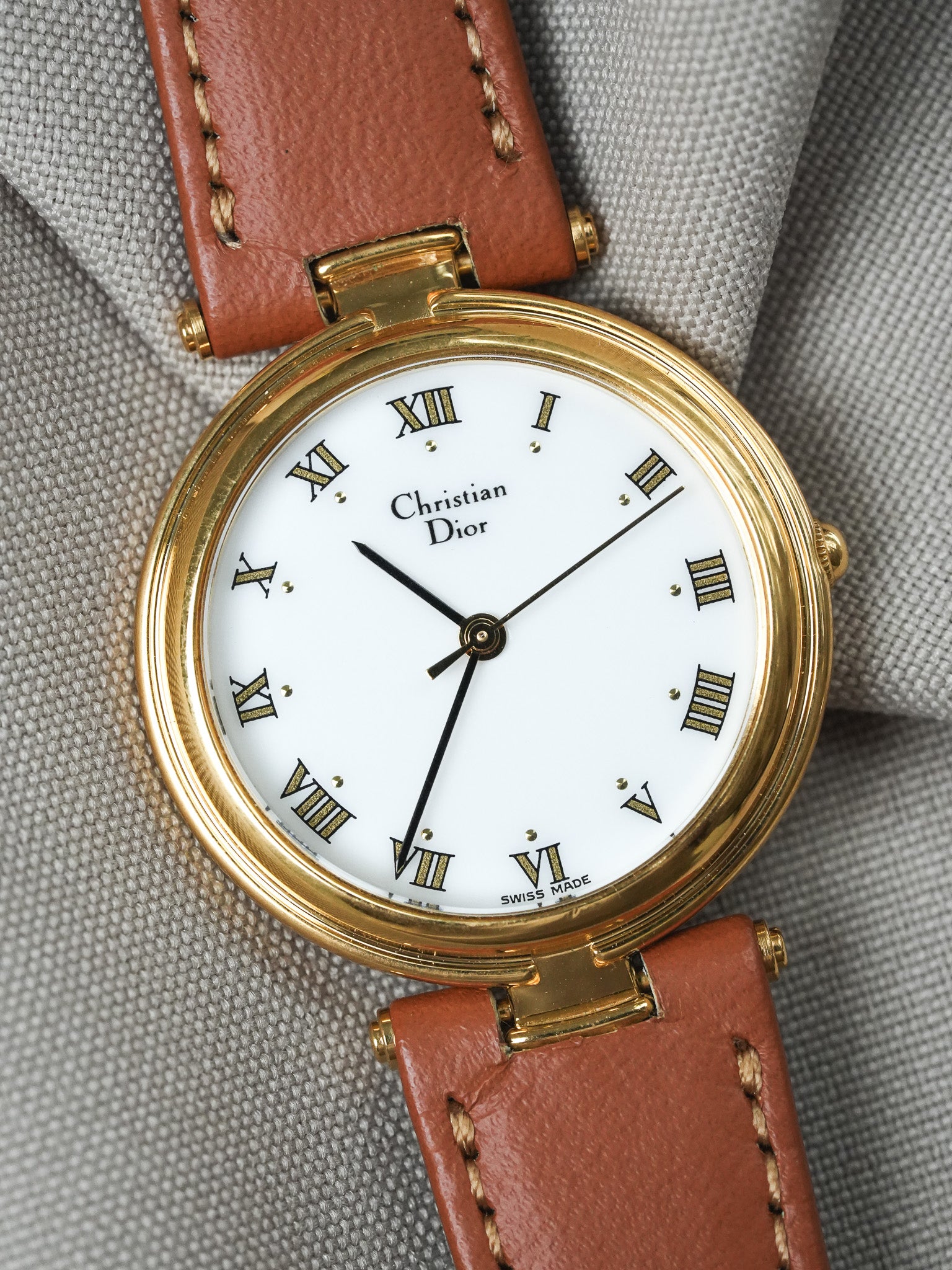 Christian Dior - Ronde cornes centrales cadran blanc - 1990s