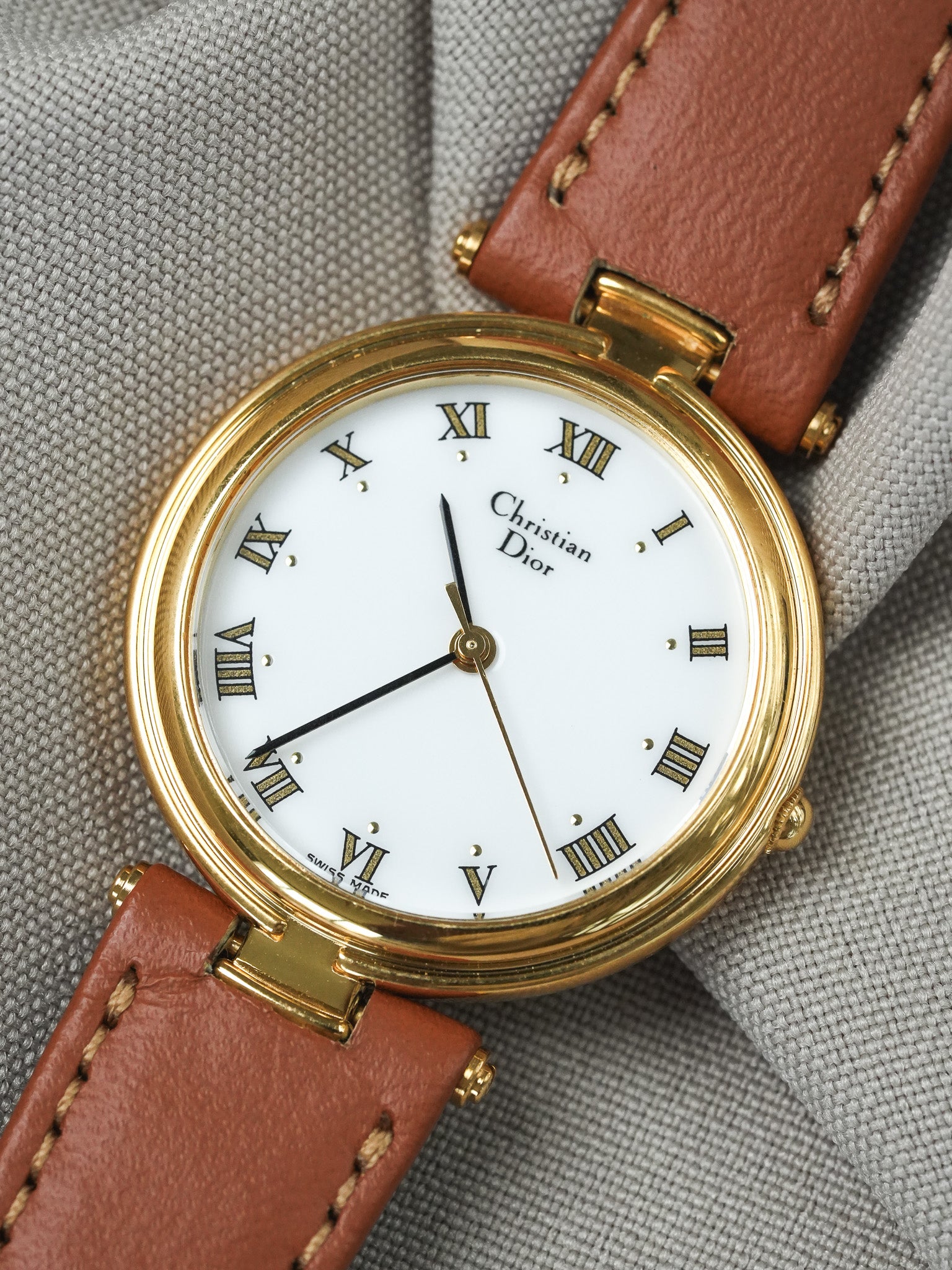 Christian Dior - Ronde cornes centrales cadran blanc - 1990s