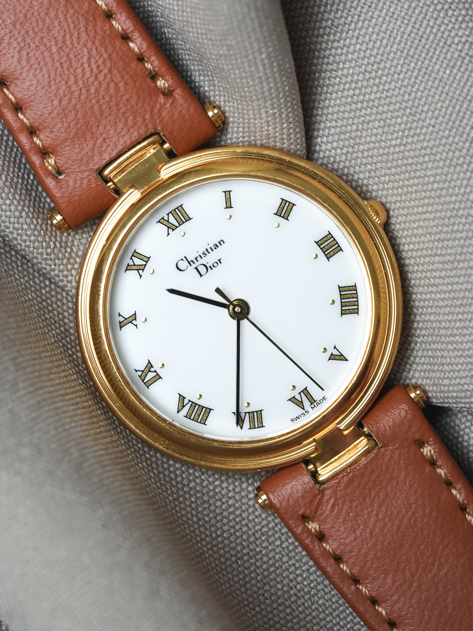 Christian Dior - Ronde cornes centrales cadran blanc - 1990s