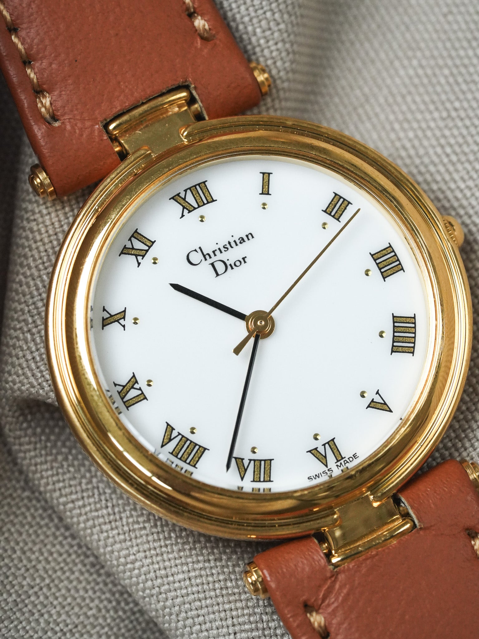 Christian Dior - Ronde cornes centrales cadran blanc - 1990s