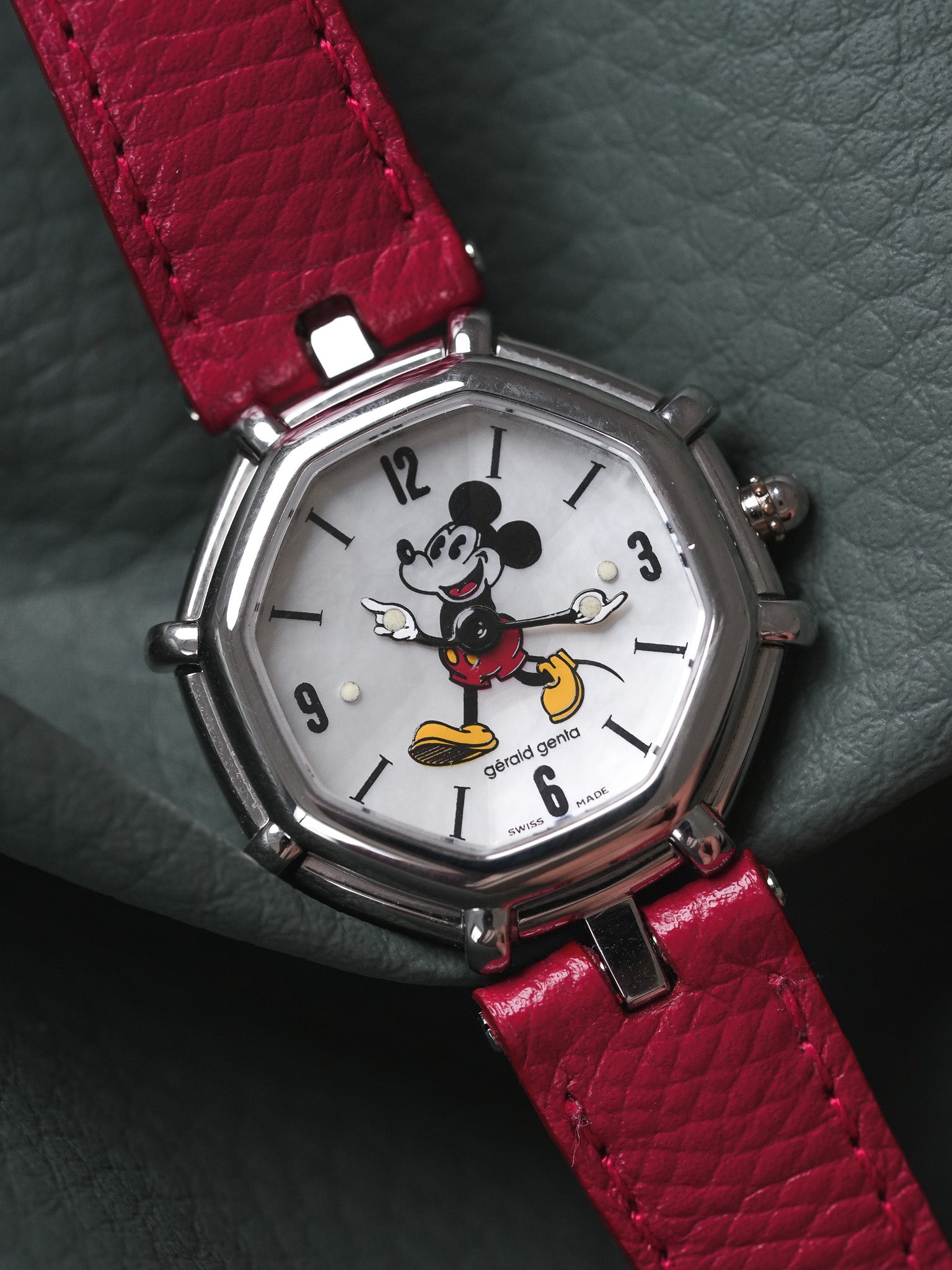 Gerald Genta - Mickey Mouse Disney 27mm Faceted Mother of Pearl - 1990s 