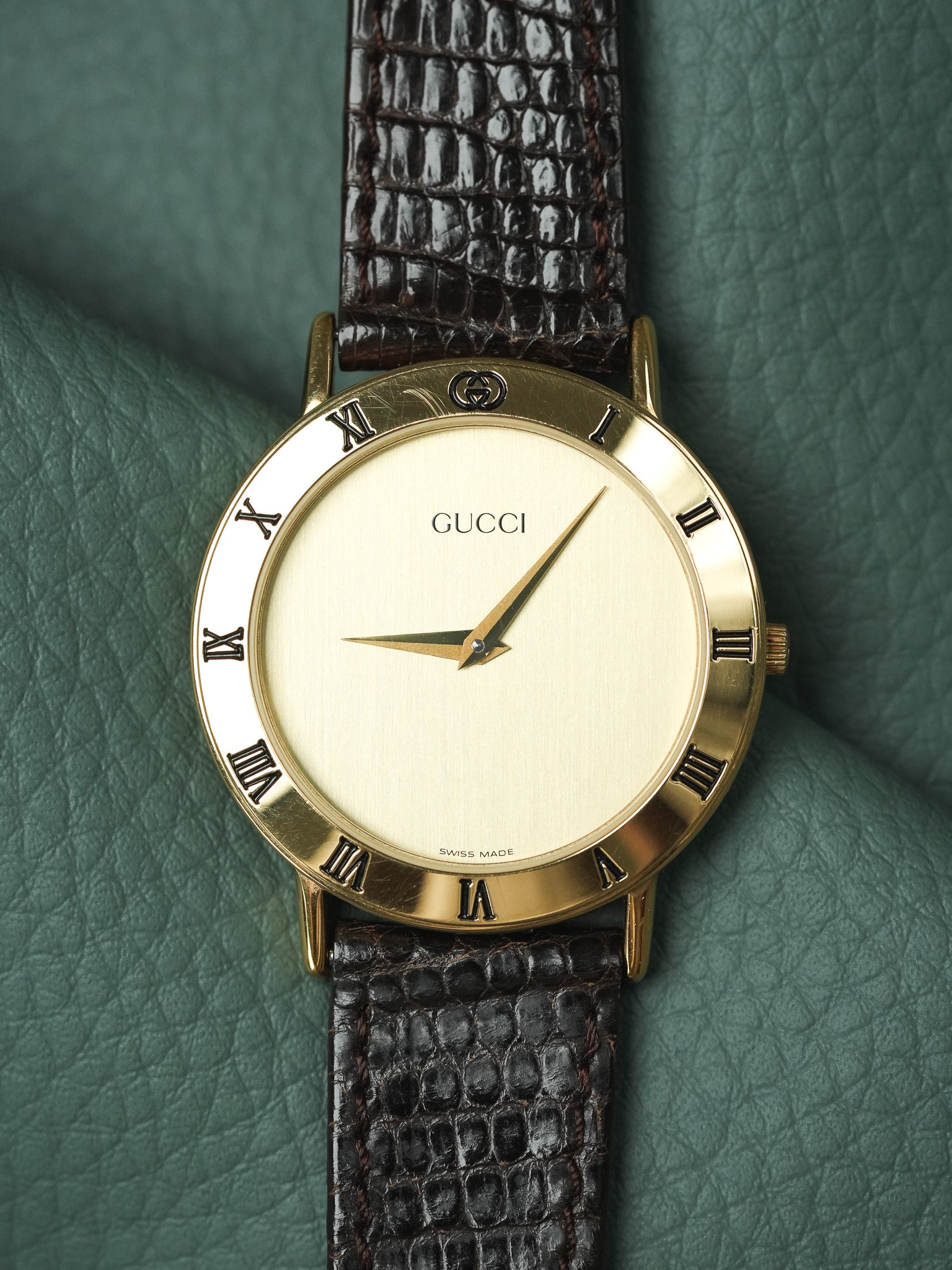 Gucci - Round Gold Dial Gold - 1990s 