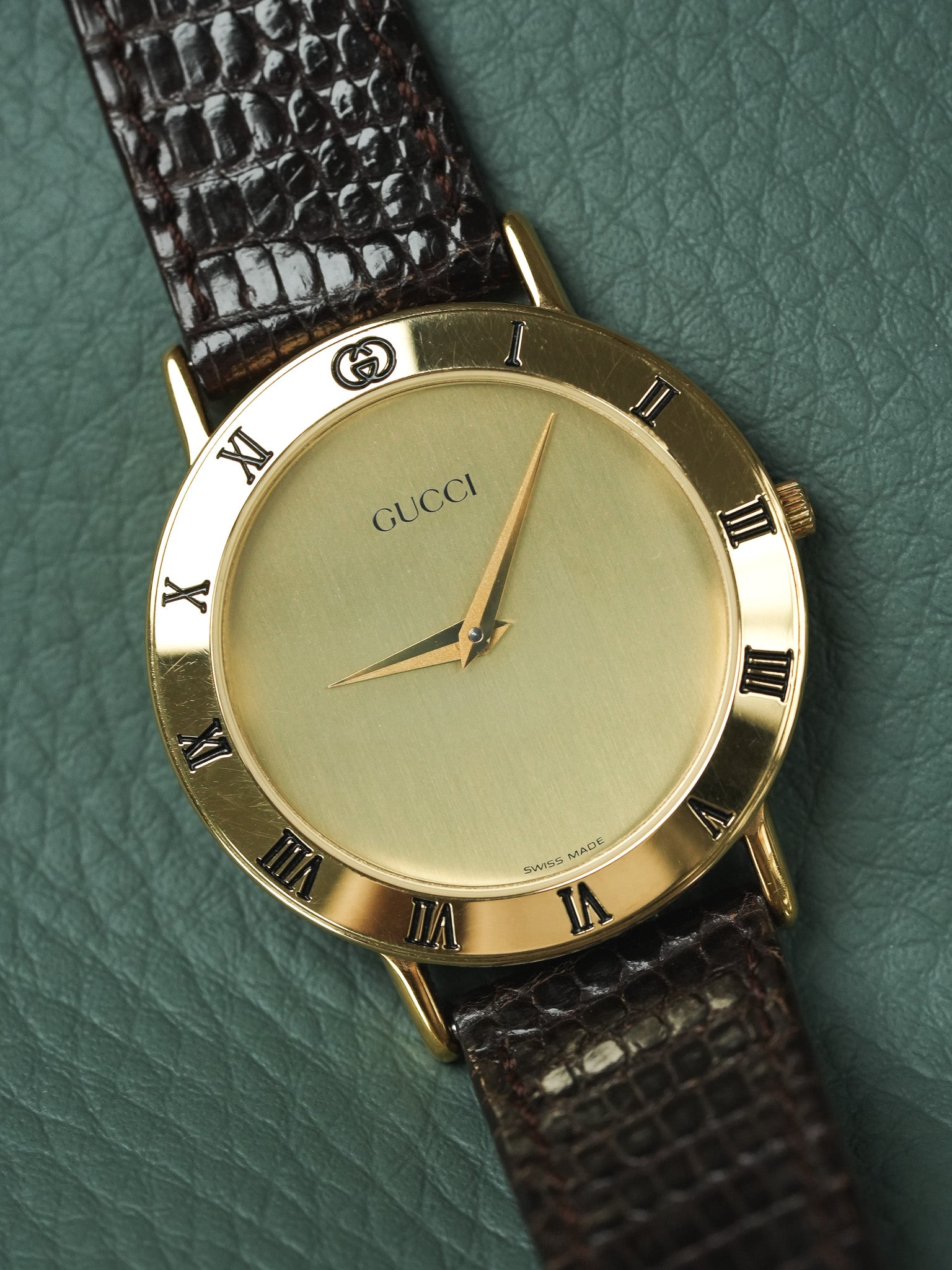 Gucci - Round Gold Dial Gold - 1990s 