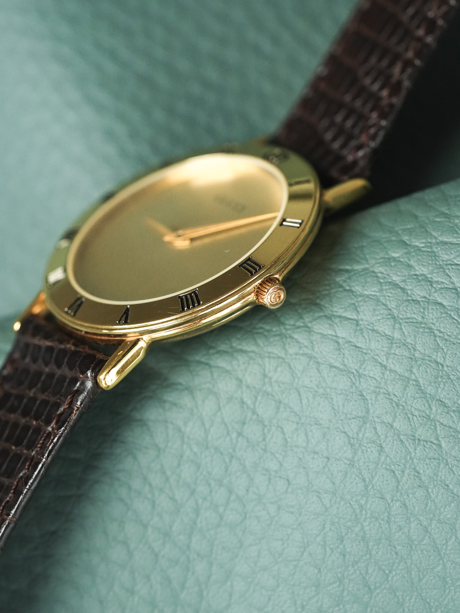 Gucci - Round Gold Dial Gold - 1990s 