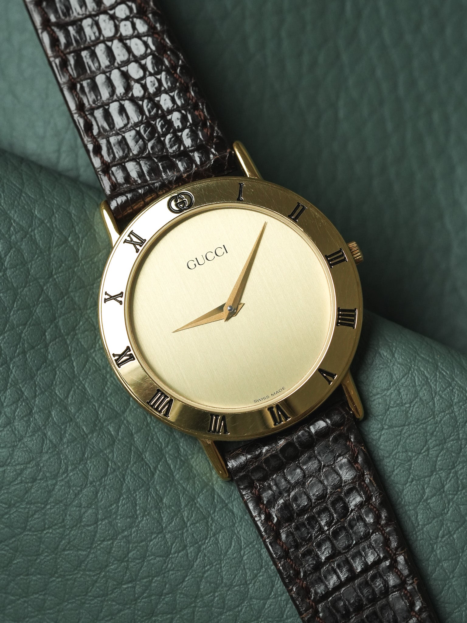 Gucci - Round Gold Dial Gold - 1990s 