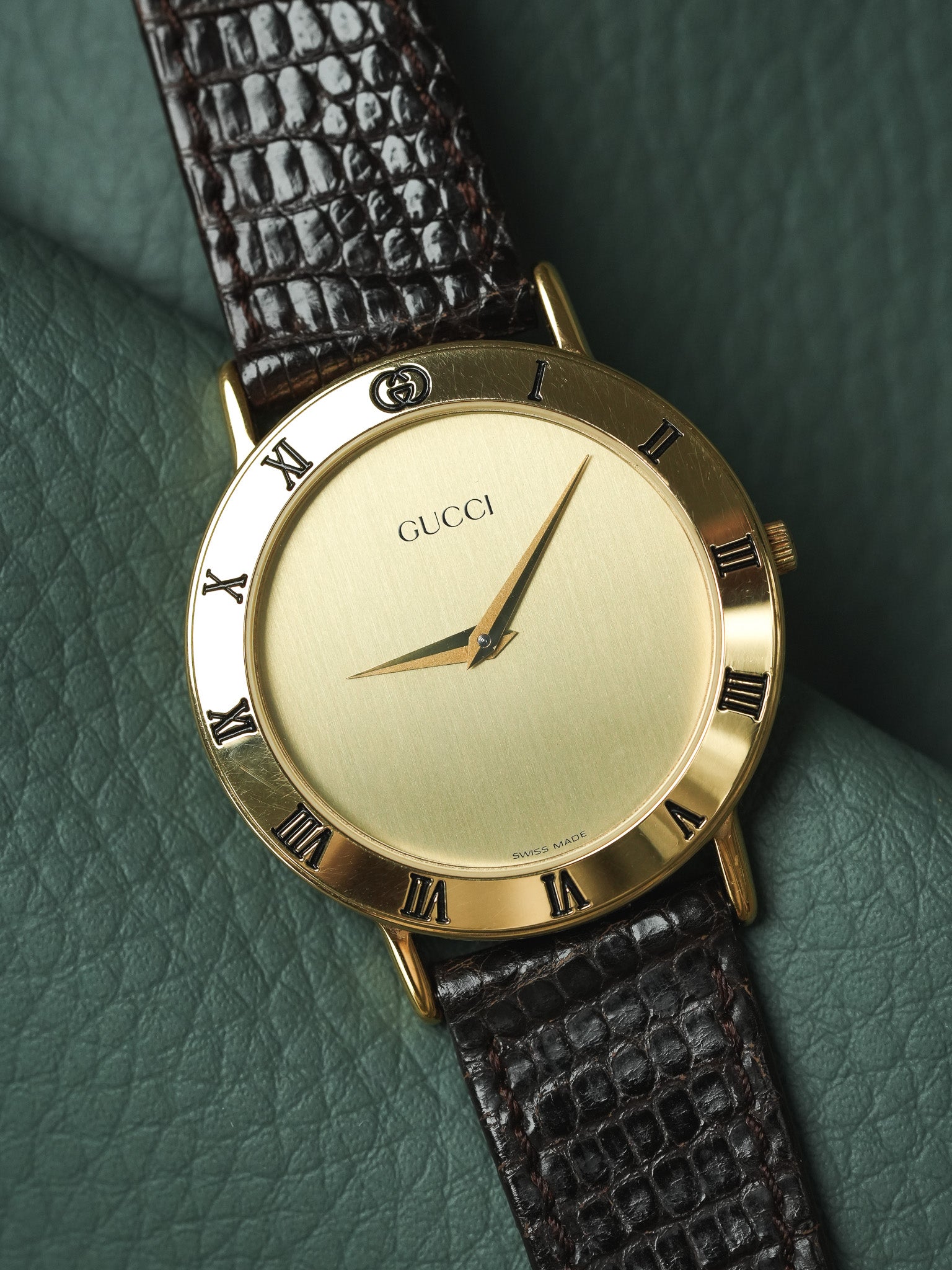 Gucci - Round Gold Dial Gold - 1990s 