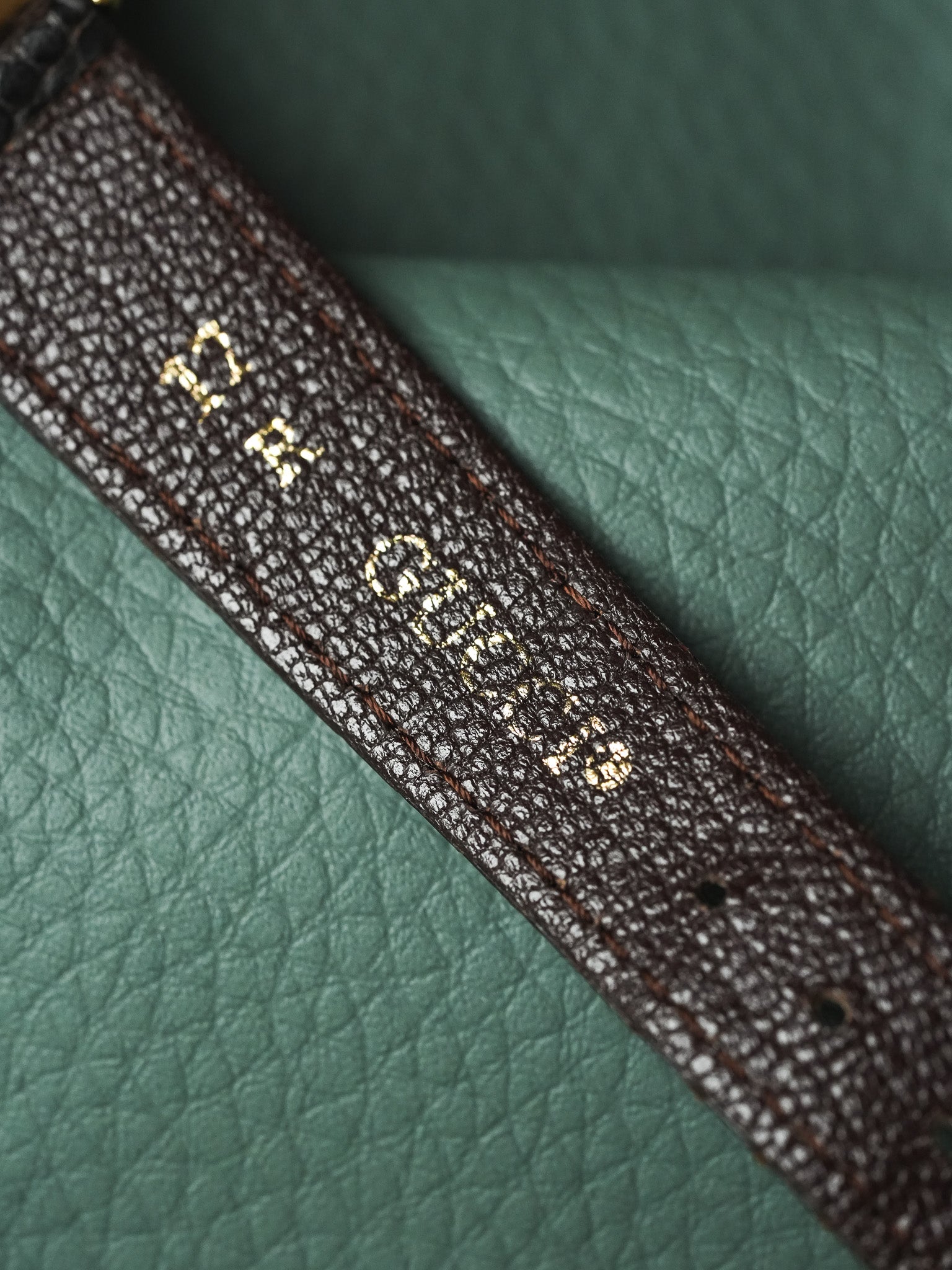 Gucci - Round Gold Dial Gold - 1990s 