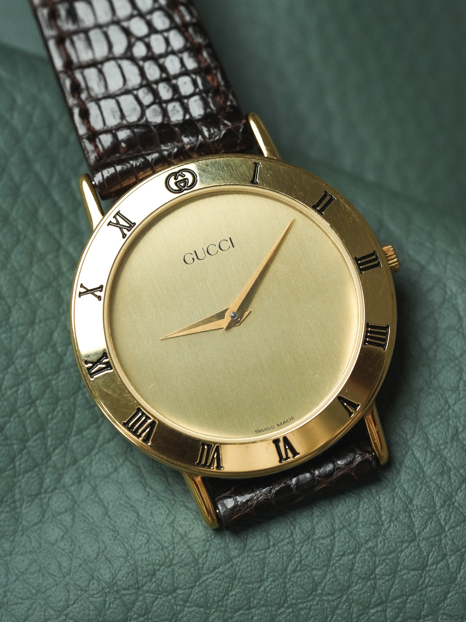 Gucci - Round Gold Dial Gold - 1990s 