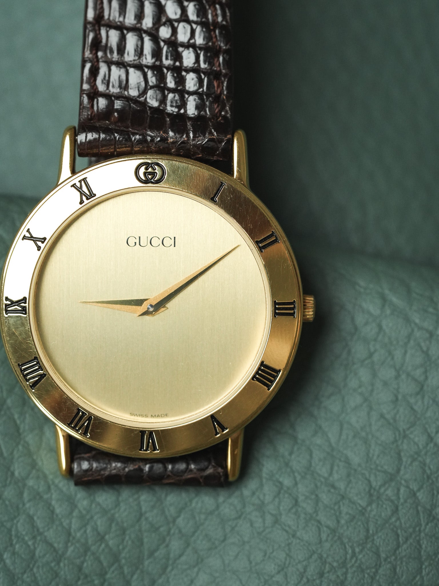 Gucci - Round Gold Dial Gold - 1990s 